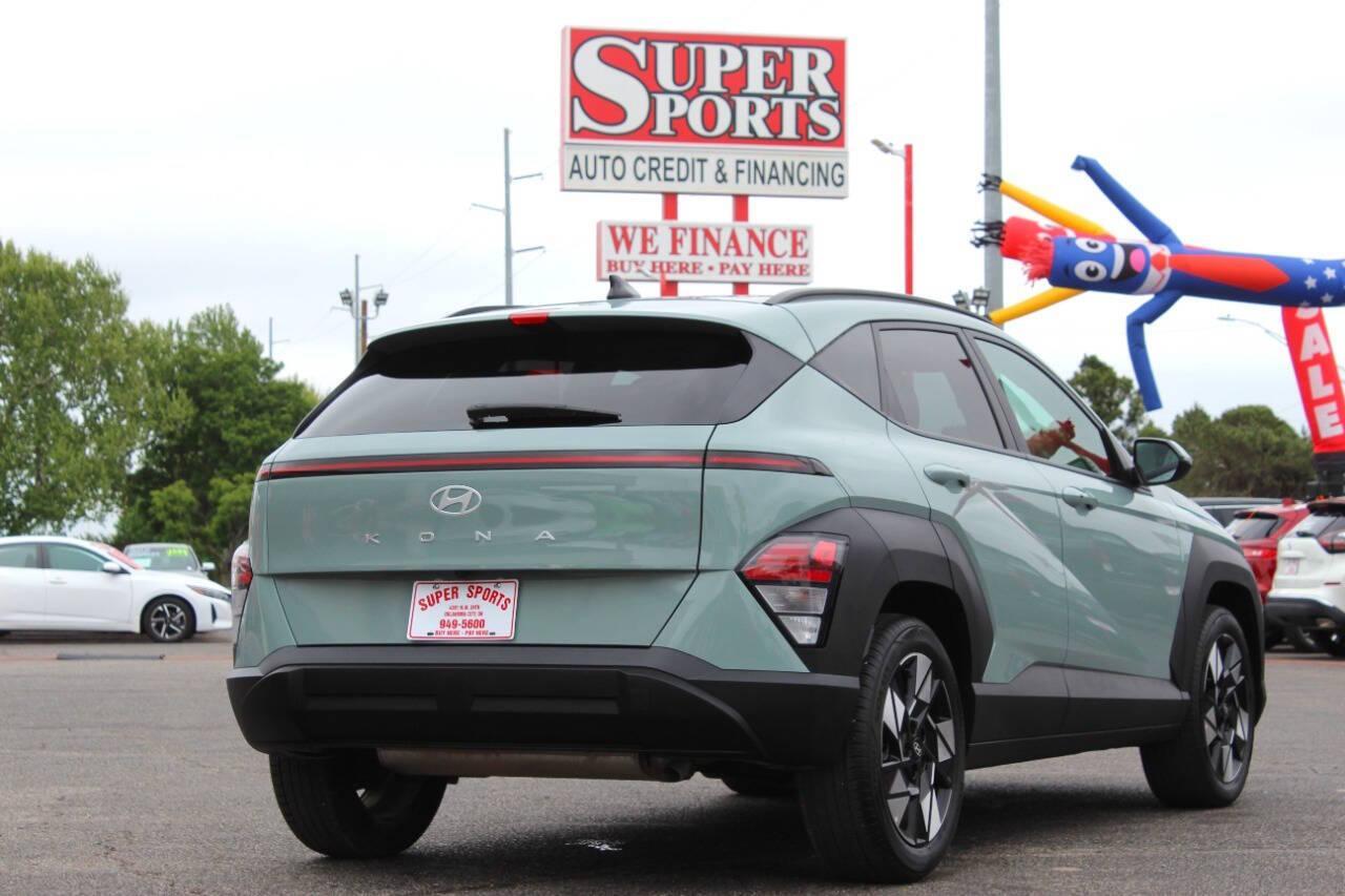 2025 Teal Hyundai Kona SEL (KM8HB3AB6SU) with an Nu 2.0L I4 147hp 132ft. lbs. 2.0L I4 engine, CVT transmission, located at 4301 NW 39th , Oklahoma City, OK, 73112, (405) 949-5600, 35.512135, -97.598671 - NO DRIVERS LICENCE -NO FULL COVERAGE INSURANCE - NO CREDIT CHECK. COME ON OVER TO SUPERSPORTS, TAKE A LOOK AND TEST DRIVE. PLEASE GIVE US A CALL AT (405) 949-5600. NO LICENCIA DE CONDUCIR - NO SEGURO DE COBERTURA TOTAL - NO VERIFICACION DE CREDITO. VISITENOS EN SUPERSPORTS, MIRE NUESTRO - Photo#3