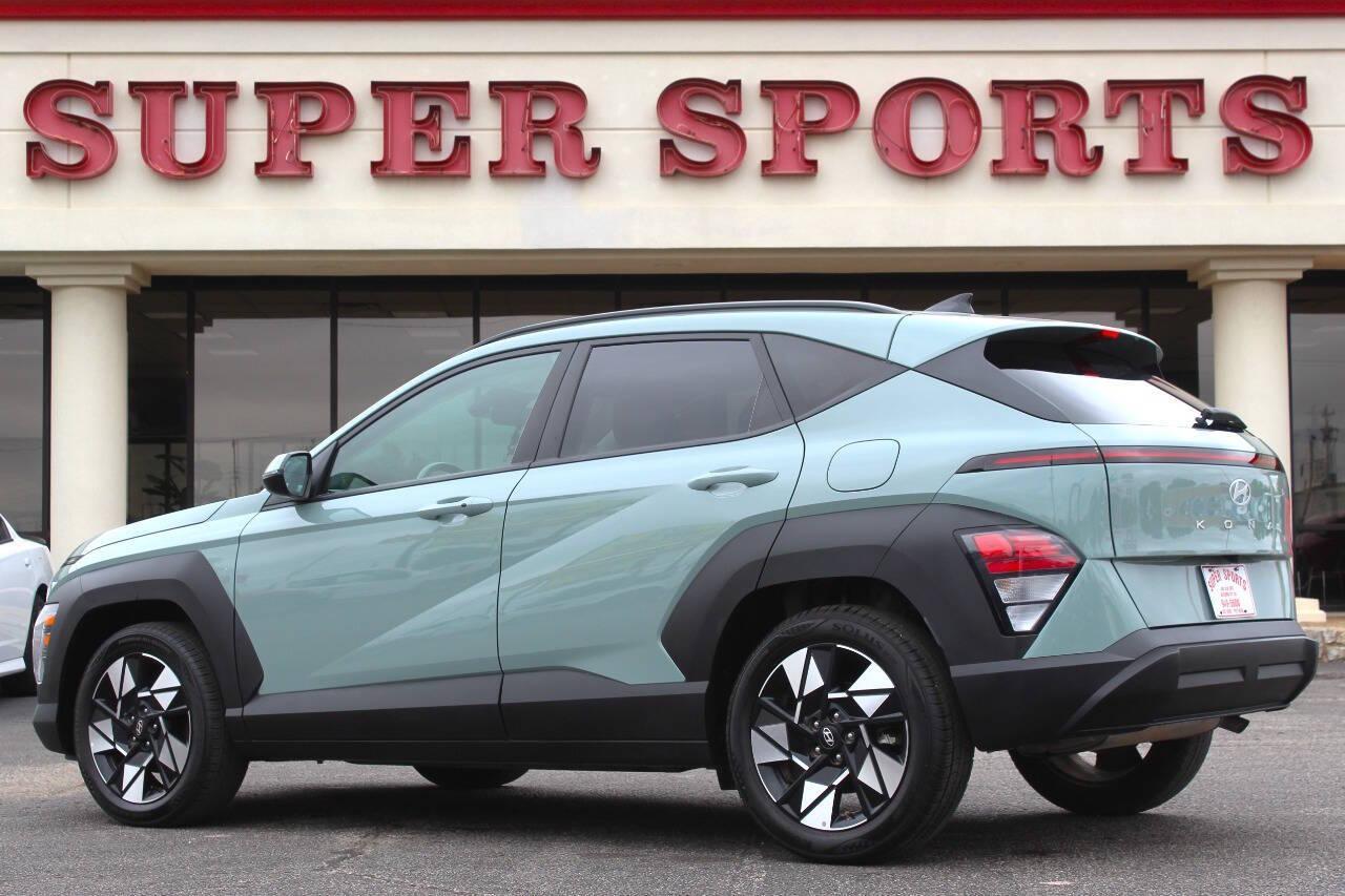 2025 Teal Hyundai Kona SEL (KM8HB3AB6SU) with an Nu 2.0L I4 147hp 132ft. lbs. 2.0L I4 engine, CVT transmission, located at 4301 NW 39th , Oklahoma City, OK, 73112, (405) 949-5600, 35.512135, -97.598671 - NO DRIVERS LICENCE -NO FULL COVERAGE INSURANCE - NO CREDIT CHECK. COME ON OVER TO SUPERSPORTS, TAKE A LOOK AND TEST DRIVE. PLEASE GIVE US A CALL AT (405) 949-5600. NO LICENCIA DE CONDUCIR - NO SEGURO DE COBERTURA TOTAL - NO VERIFICACION DE CREDITO. VISITENOS EN SUPERSPORTS, MIRE NUESTRO - Photo#4