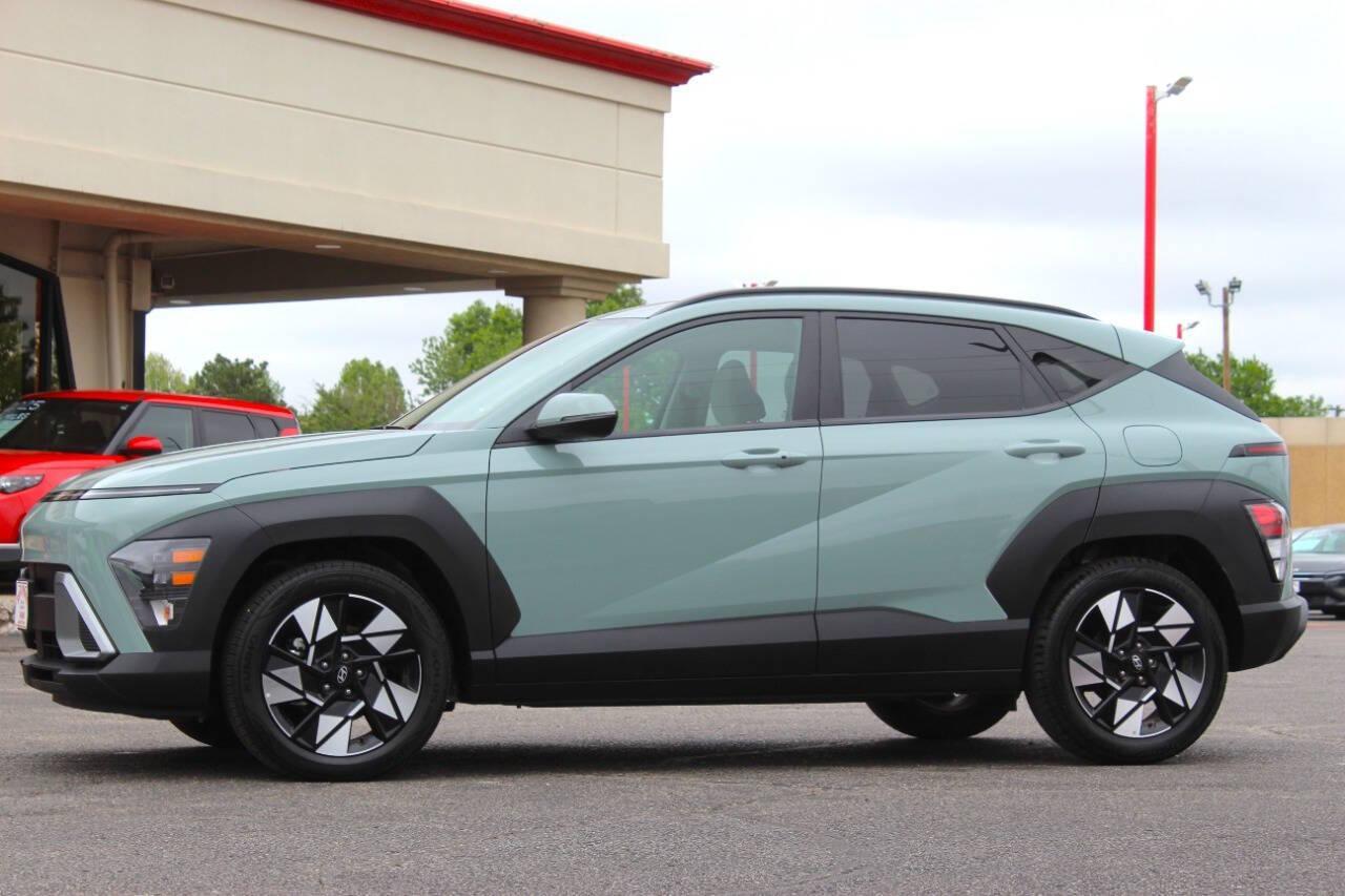 2025 Teal Hyundai Kona SEL (KM8HB3AB6SU) with an Nu 2.0L I4 147hp 132ft. lbs. 2.0L I4 engine, CVT transmission, located at 4301 NW 39th , Oklahoma City, OK, 73112, (405) 949-5600, 35.512135, -97.598671 - NO DRIVERS LICENCE -NO FULL COVERAGE INSURANCE - NO CREDIT CHECK. COME ON OVER TO SUPERSPORTS, TAKE A LOOK AND TEST DRIVE. PLEASE GIVE US A CALL AT (405) 949-5600. NO LICENCIA DE CONDUCIR - NO SEGURO DE COBERTURA TOTAL - NO VERIFICACION DE CREDITO. VISITENOS EN SUPERSPORTS, MIRE NUESTRO - Photo#5