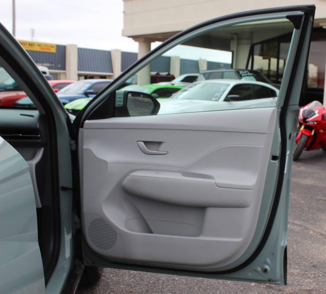 2025 Teal Hyundai Kona SEL (KM8HB3AB6SU) with an Nu 2.0L I4 147hp 132ft. lbs. 2.0L I4 engine, CVT transmission, located at 4301 NW 39th , Oklahoma City, OK, 73112, (405) 949-5600, 35.512135, -97.598671 - NO DRIVERS LICENCE -NO FULL COVERAGE INSURANCE - NO CREDIT CHECK. COME ON OVER TO SUPERSPORTS, TAKE A LOOK AND TEST DRIVE. PLEASE GIVE US A CALL AT (405) 949-5600. NO LICENCIA DE CONDUCIR - NO SEGURO DE COBERTURA TOTAL - NO VERIFICACION DE CREDITO. VISITENOS EN SUPERSPORTS, MIRE NUESTRO - Photo#7