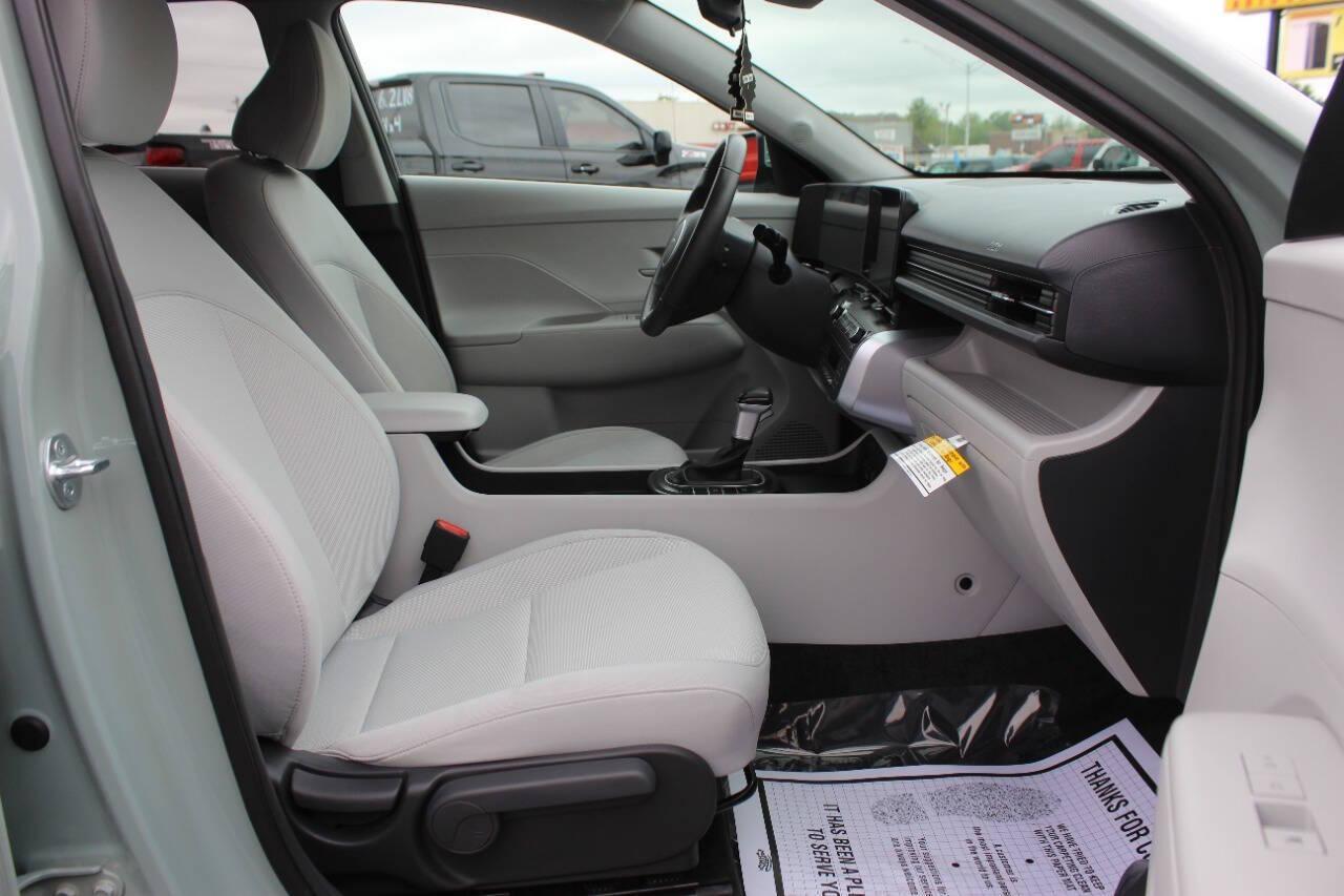 2025 Teal Hyundai Kona SEL (KM8HB3AB6SU) with an Nu 2.0L I4 147hp 132ft. lbs. 2.0L I4 engine, CVT transmission, located at 4301 NW 39th , Oklahoma City, OK, 73112, (405) 949-5600, 35.512135, -97.598671 - NO DRIVERS LICENCE -NO FULL COVERAGE INSURANCE - NO CREDIT CHECK. COME ON OVER TO SUPERSPORTS, TAKE A LOOK AND TEST DRIVE. PLEASE GIVE US A CALL AT (405) 949-5600. NO LICENCIA DE CONDUCIR - NO SEGURO DE COBERTURA TOTAL - NO VERIFICACION DE CREDITO. VISITENOS EN SUPERSPORTS, MIRE NUESTRO - Photo#8