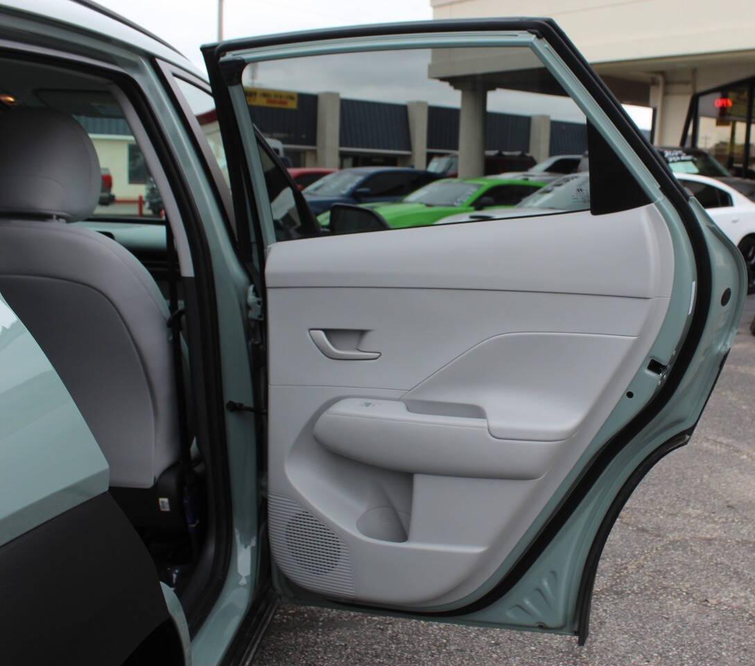 2025 Teal Hyundai Kona SEL (KM8HB3AB6SU) with an Nu 2.0L I4 147hp 132ft. lbs. 2.0L I4 engine, CVT transmission, located at 4301 NW 39th , Oklahoma City, OK, 73112, (405) 949-5600, 35.512135, -97.598671 - NO DRIVERS LICENCE -NO FULL COVERAGE INSURANCE - NO CREDIT CHECK. COME ON OVER TO SUPERSPORTS, TAKE A LOOK AND TEST DRIVE. PLEASE GIVE US A CALL AT (405) 949-5600. NO LICENCIA DE CONDUCIR - NO SEGURO DE COBERTURA TOTAL - NO VERIFICACION DE CREDITO. VISITENOS EN SUPERSPORTS, MIRE NUESTRO - Photo#9