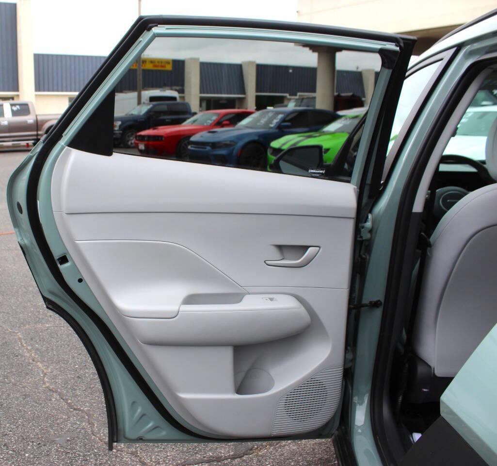 2025 Teal Hyundai Kona SEL (KM8HB3AB6SU) with an Nu 2.0L I4 147hp 132ft. lbs. 2.0L I4 engine, CVT transmission, located at 4301 NW 39th , Oklahoma City, OK, 73112, (405) 949-5600, 35.512135, -97.598671 - NO DRIVERS LICENCE -NO FULL COVERAGE INSURANCE - NO CREDIT CHECK. COME ON OVER TO SUPERSPORTS, TAKE A LOOK AND TEST DRIVE. PLEASE GIVE US A CALL AT (405) 949-5600. NO LICENCIA DE CONDUCIR - NO SEGURO DE COBERTURA TOTAL - NO VERIFICACION DE CREDITO. VISITENOS EN SUPERSPORTS, MIRE NUESTRO - Photo#14