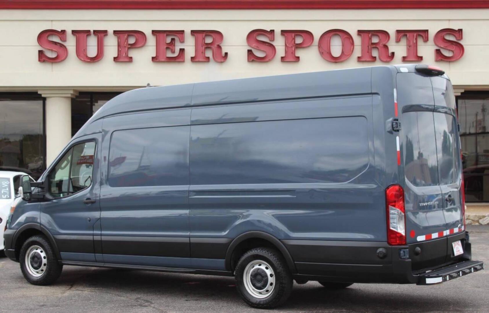 2021 Gray Ford Transit 250 Van High Roof w/Sliding Pass. 148-in. WB EL (1FTBR3X83MK) with an 3.5L Flex Fuel V6 275hp 262ft. lbs. 3.5L V6 engine, Automatic 10-Speed transmission, located at 4301 NW 39th , Oklahoma City, OK, 73112, (405) 949-5600, 35.512135, -97.598671 - NO DRIVERS LICENCE -NO FULL COVERAGE INSURANCE - NO CREDIT CHECK. COME ON OVER TO SUPERSPORTS, TAKE A LOOK AND TEST DRIVE. PLEASE GIVE US A CALL AT (405) 949-5600. NO LICENCIA DE CONDUCIR - NO SEGURO DE COBERTURA TOTAL - NO VERIFICACION DE CREDITO. VISITENOS EN SUPERSPORTS, MIRE NUEST - Photo#5