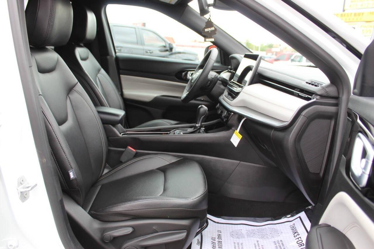 2025 White Jeep Compass Limited (3C4NJDCN7ST) with an 2.0L Turbo I4 200hp 221ft. lbs. 2.0L I4 engine, Automatic 8-Speed transmission, located at 4301 NW 39th , Oklahoma City, OK, 73112, (405) 949-5600, 35.512135, -97.598671 - NO DRIVERS LICENCE -NO FULL COVERAGE INSURANCE - NO CREDIT CHECK. COME ON OVER TO SUPERSPORTS, TAKE A LOOK AND TEST DRIVE. PLEASE GIVE US A CALL AT (405) 949-5600. NO LICENCIA DE CONDUCIR - NO SEGURO DE COBERTURA TOTAL - NO VERIFICACION DE CREDITO. VISITENOS EN SUPERSPORTS, MIRE NUESTRO - Photo#8