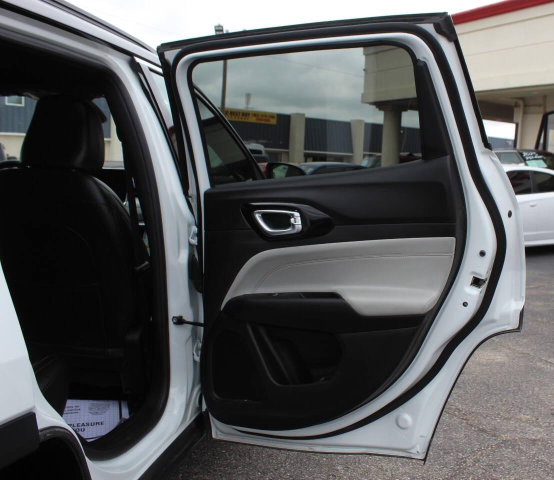 2025 White Jeep Compass Limited (3C4NJDCN7ST) with an 2.0L Turbo I4 200hp 221ft. lbs. 2.0L I4 engine, Automatic 8-Speed transmission, located at 4301 NW 39th , Oklahoma City, OK, 73112, (405) 949-5600, 35.512135, -97.598671 - NO DRIVERS LICENCE -NO FULL COVERAGE INSURANCE - NO CREDIT CHECK. COME ON OVER TO SUPERSPORTS, TAKE A LOOK AND TEST DRIVE. PLEASE GIVE US A CALL AT (405) 949-5600. NO LICENCIA DE CONDUCIR - NO SEGURO DE COBERTURA TOTAL - NO VERIFICACION DE CREDITO. VISITENOS EN SUPERSPORTS, MIRE NUESTRO - Photo#11