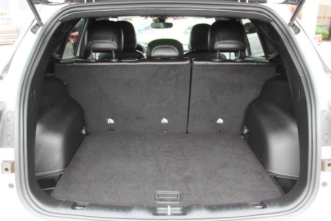 2025 White Jeep Compass Limited (3C4NJDCN7ST) with an 2.0L Turbo I4 200hp 221ft. lbs. 2.0L I4 engine, Automatic 8-Speed transmission, located at 4301 NW 39th , Oklahoma City, OK, 73112, (405) 949-5600, 35.512135, -97.598671 - NO DRIVERS LICENCE -NO FULL COVERAGE INSURANCE - NO CREDIT CHECK. COME ON OVER TO SUPERSPORTS, TAKE A LOOK AND TEST DRIVE. PLEASE GIVE US A CALL AT (405) 949-5600. NO LICENCIA DE CONDUCIR - NO SEGURO DE COBERTURA TOTAL - NO VERIFICACION DE CREDITO. VISITENOS EN SUPERSPORTS, MIRE NUESTRO - Photo#13