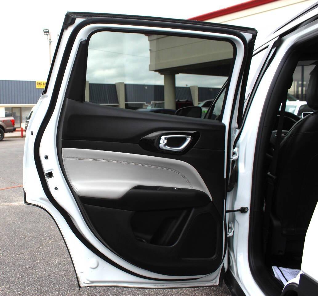 2025 White Jeep Compass Limited (3C4NJDCN7ST) with an 2.0L Turbo I4 200hp 221ft. lbs. 2.0L I4 engine, Automatic 8-Speed transmission, located at 4301 NW 39th , Oklahoma City, OK, 73112, (405) 949-5600, 35.512135, -97.598671 - NO DRIVERS LICENCE -NO FULL COVERAGE INSURANCE - NO CREDIT CHECK. COME ON OVER TO SUPERSPORTS, TAKE A LOOK AND TEST DRIVE. PLEASE GIVE US A CALL AT (405) 949-5600. NO LICENCIA DE CONDUCIR - NO SEGURO DE COBERTURA TOTAL - NO VERIFICACION DE CREDITO. VISITENOS EN SUPERSPORTS, MIRE NUESTRO - Photo#15