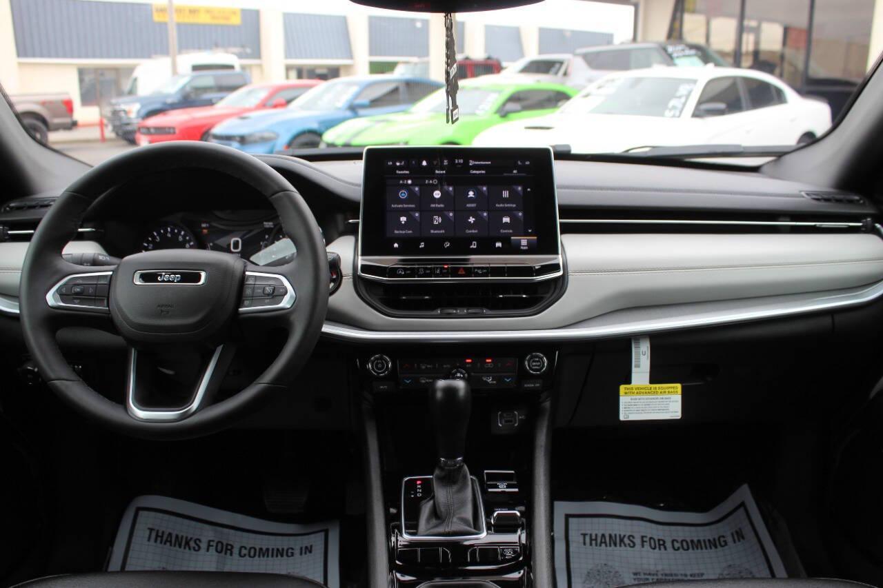 2025 White Jeep Compass Limited (3C4NJDCN7ST) with an 2.0L Turbo I4 200hp 221ft. lbs. 2.0L I4 engine, Automatic 8-Speed transmission, located at 4301 NW 39th , Oklahoma City, OK, 73112, (405) 949-5600, 35.512135, -97.598671 - NO DRIVERS LICENCE -NO FULL COVERAGE INSURANCE - NO CREDIT CHECK. COME ON OVER TO SUPERSPORTS, TAKE A LOOK AND TEST DRIVE. PLEASE GIVE US A CALL AT (405) 949-5600. NO LICENCIA DE CONDUCIR - NO SEGURO DE COBERTURA TOTAL - NO VERIFICACION DE CREDITO. VISITENOS EN SUPERSPORTS, MIRE NUESTRO - Photo#18