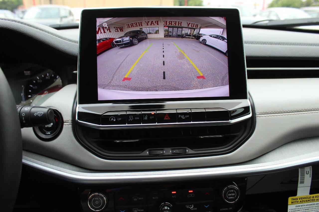 2025 White Jeep Compass Limited (3C4NJDCN7ST) with an 2.0L Turbo I4 200hp 221ft. lbs. 2.0L I4 engine, Automatic 8-Speed transmission, located at 4301 NW 39th , Oklahoma City, OK, 73112, (405) 949-5600, 35.512135, -97.598671 - NO DRIVERS LICENCE -NO FULL COVERAGE INSURANCE - NO CREDIT CHECK. COME ON OVER TO SUPERSPORTS, TAKE A LOOK AND TEST DRIVE. PLEASE GIVE US A CALL AT (405) 949-5600. NO LICENCIA DE CONDUCIR - NO SEGURO DE COBERTURA TOTAL - NO VERIFICACION DE CREDITO. VISITENOS EN SUPERSPORTS, MIRE NUESTRO - Photo#20