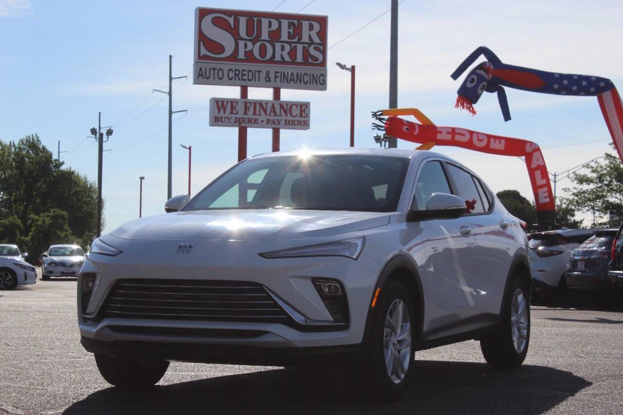 2025 White Buick Envista Preferred (KL47LAEPXSB) with an ECOTEC 1.2L Flex Fuel Turbo I3 137hp 162ft. lbs. 1.2L I3 engine, Automatic 6-Speed transmission, located at 4301 NW 39th , Oklahoma City, OK, 73112, (405) 949-5600, 35.512135, -97.598671 - NO DRIVERS LICENCE -NO FULL COVERAGE INSURANCE - NO CREDIT CHECK. COME ON OVER TO SUPERSPORTS, TAKE A LOOK AND TEST DRIVE. PLEASE GIVE US A CALL AT (405) 949-5600. NO LICENCIA DE CONDUCIR - NO SEGURO DE COBERTURA TOTAL - NO VERIFICACION DE CREDITO. VISITENOS EN SUPERSPORTS, MIRE NUESTRO - Photo#6