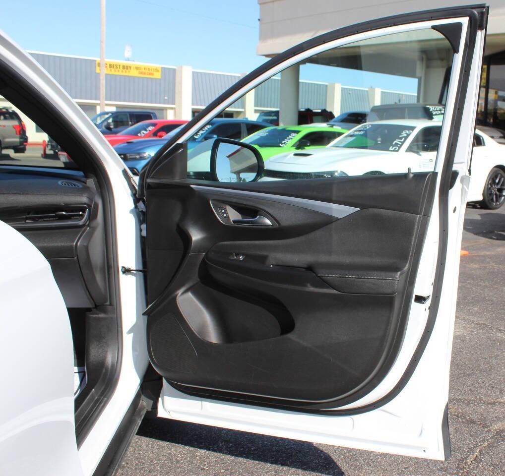 2025 White Buick Envista Preferred (KL47LAEPXSB) with an ECOTEC 1.2L Flex Fuel Turbo I3 137hp 162ft. lbs. 1.2L I3 engine, Automatic 6-Speed transmission, located at 4301 NW 39th , Oklahoma City, OK, 73112, (405) 949-5600, 35.512135, -97.598671 - NO DRIVERS LICENCE -NO FULL COVERAGE INSURANCE - NO CREDIT CHECK. COME ON OVER TO SUPERSPORTS, TAKE A LOOK AND TEST DRIVE. PLEASE GIVE US A CALL AT (405) 949-5600. NO LICENCIA DE CONDUCIR - NO SEGURO DE COBERTURA TOTAL - NO VERIFICACION DE CREDITO. VISITENOS EN SUPERSPORTS, MIRE NUESTRO - Photo#9