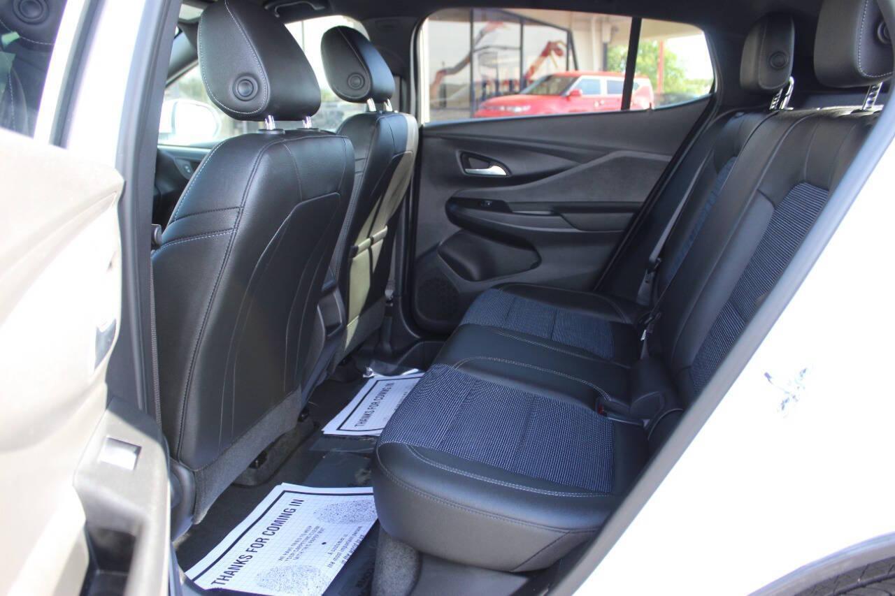 2025 White Buick Envista Preferred (KL47LAEPXSB) with an ECOTEC 1.2L Flex Fuel Turbo I3 137hp 162ft. lbs. 1.2L I3 engine, Automatic 6-Speed transmission, located at 4301 NW 39th , Oklahoma City, OK, 73112, (405) 949-5600, 35.512135, -97.598671 - NO DRIVERS LICENCE -NO FULL COVERAGE INSURANCE - NO CREDIT CHECK. COME ON OVER TO SUPERSPORTS, TAKE A LOOK AND TEST DRIVE. PLEASE GIVE US A CALL AT (405) 949-5600. NO LICENCIA DE CONDUCIR - NO SEGURO DE COBERTURA TOTAL - NO VERIFICACION DE CREDITO. VISITENOS EN SUPERSPORTS, MIRE NUESTRO - Photo#15