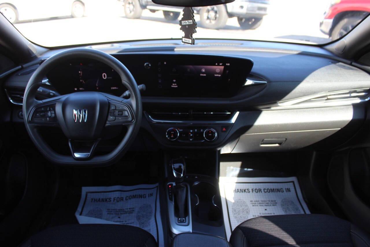 2025 White Buick Envista Preferred (KL47LAEPXSB) with an ECOTEC 1.2L Flex Fuel Turbo I3 137hp 162ft. lbs. 1.2L I3 engine, Automatic 6-Speed transmission, located at 4301 NW 39th , Oklahoma City, OK, 73112, (405) 949-5600, 35.512135, -97.598671 - NO DRIVERS LICENCE -NO FULL COVERAGE INSURANCE - NO CREDIT CHECK. COME ON OVER TO SUPERSPORTS, TAKE A LOOK AND TEST DRIVE. PLEASE GIVE US A CALL AT (405) 949-5600. NO LICENCIA DE CONDUCIR - NO SEGURO DE COBERTURA TOTAL - NO VERIFICACION DE CREDITO. VISITENOS EN SUPERSPORTS, MIRE NUESTRO - Photo#19