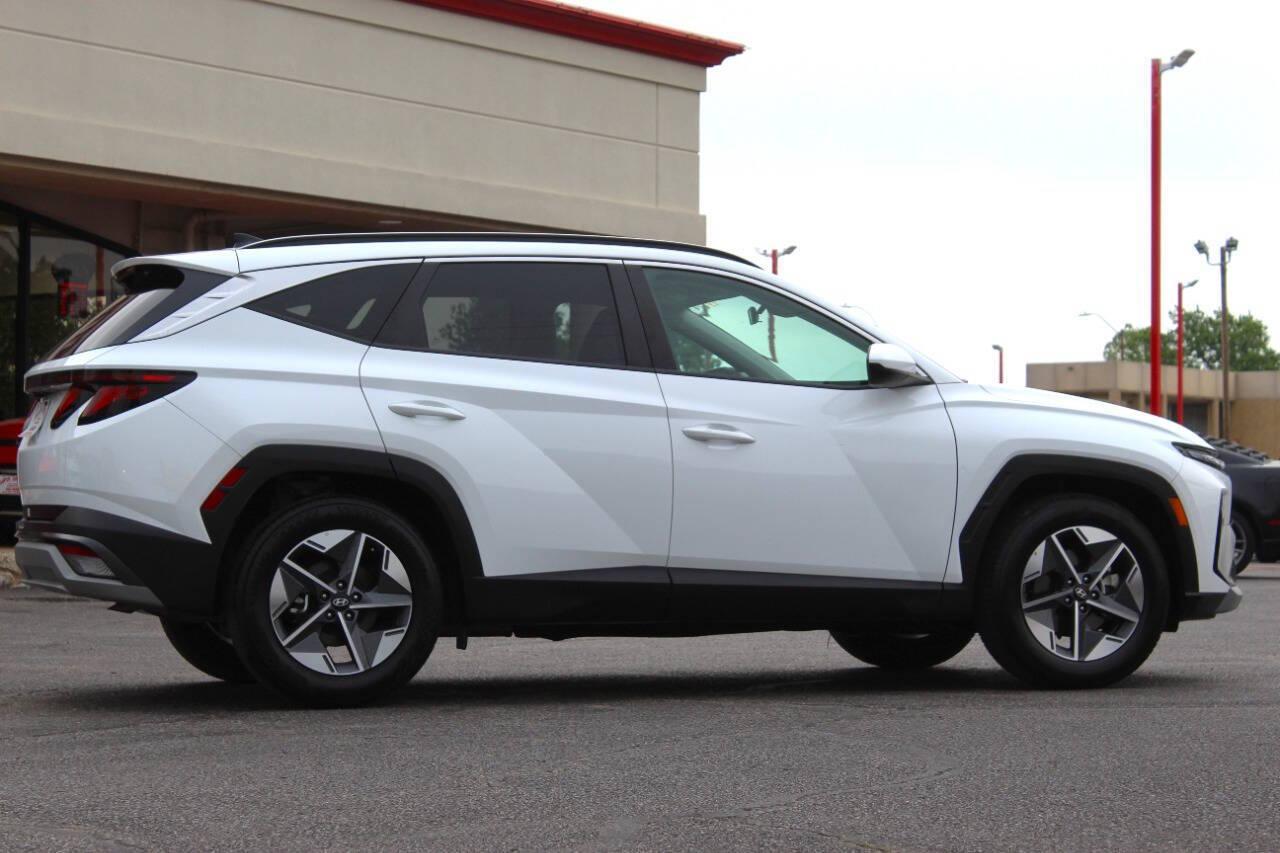 2025 White Hyundai Tucson SEL (5NMJB3DE3SH) with an 2.5L I4 187hp 178ft. lbs. SULEV 2.5L I4 engine, Automatic 8-Speed transmission, located at 4301 NW 39th , Oklahoma City, OK, 73112, (405) 949-5600, 35.512135, -97.598671 - NO DRIVERS LICENCE -NO FULL COVERAGE INSURANCE - NO CREDIT CHECK. COME ON OVER TO SUPERSPORTS, TAKE A LOOK AND TEST DRIVE. PLEASE GIVE US A CALL AT (405) 949-5600. NO LICENCIA DE CONDUCIR - NO SEGURO DE COBERTURA TOTAL - NO VERIFICACION DE CREDITO. VISITENOS EN SUPERSPORTS, MIRE NUESTRO - Photo#2