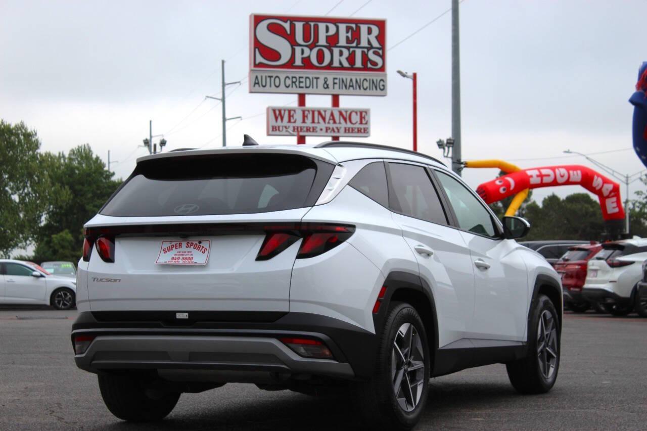 2025 White Hyundai Tucson SEL (5NMJB3DE3SH) with an 2.5L I4 187hp 178ft. lbs. SULEV 2.5L I4 engine, Automatic 8-Speed transmission, located at 4301 NW 39th , Oklahoma City, OK, 73112, (405) 949-5600, 35.512135, -97.598671 - NO DRIVERS LICENCE -NO FULL COVERAGE INSURANCE - NO CREDIT CHECK. COME ON OVER TO SUPERSPORTS, TAKE A LOOK AND TEST DRIVE. PLEASE GIVE US A CALL AT (405) 949-5600. NO LICENCIA DE CONDUCIR - NO SEGURO DE COBERTURA TOTAL - NO VERIFICACION DE CREDITO. VISITENOS EN SUPERSPORTS, MIRE NUESTRO - Photo#3