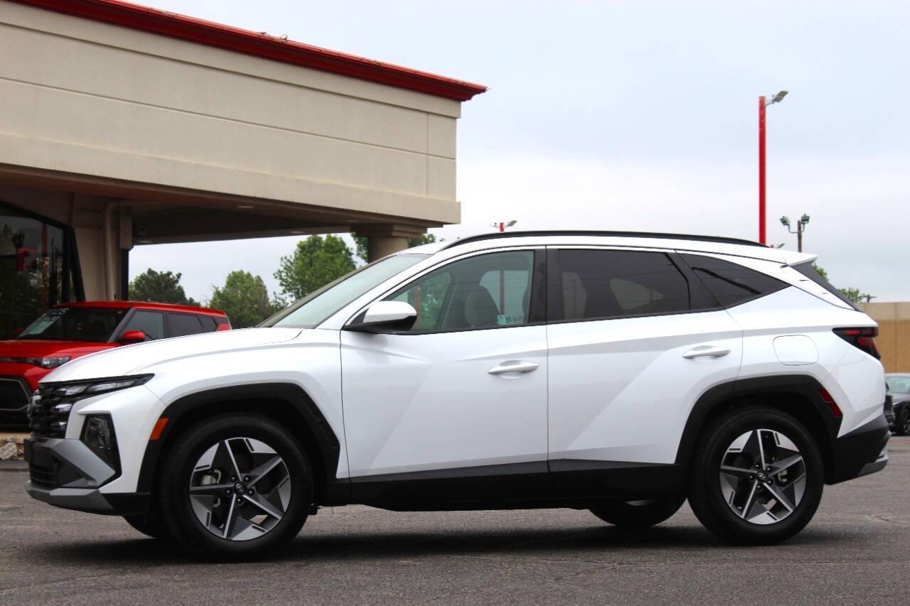 2025 White Hyundai Tucson SEL (5NMJB3DE3SH) with an 2.5L I4 187hp 178ft. lbs. SULEV 2.5L I4 engine, Automatic 8-Speed transmission, located at 4301 NW 39th , Oklahoma City, OK, 73112, (405) 949-5600, 35.512135, -97.598671 - NO DRIVERS LICENCE -NO FULL COVERAGE INSURANCE - NO CREDIT CHECK. COME ON OVER TO SUPERSPORTS, TAKE A LOOK AND TEST DRIVE. PLEASE GIVE US A CALL AT (405) 949-5600. NO LICENCIA DE CONDUCIR - NO SEGURO DE COBERTURA TOTAL - NO VERIFICACION DE CREDITO. VISITENOS EN SUPERSPORTS, MIRE NUESTRO - Photo#5