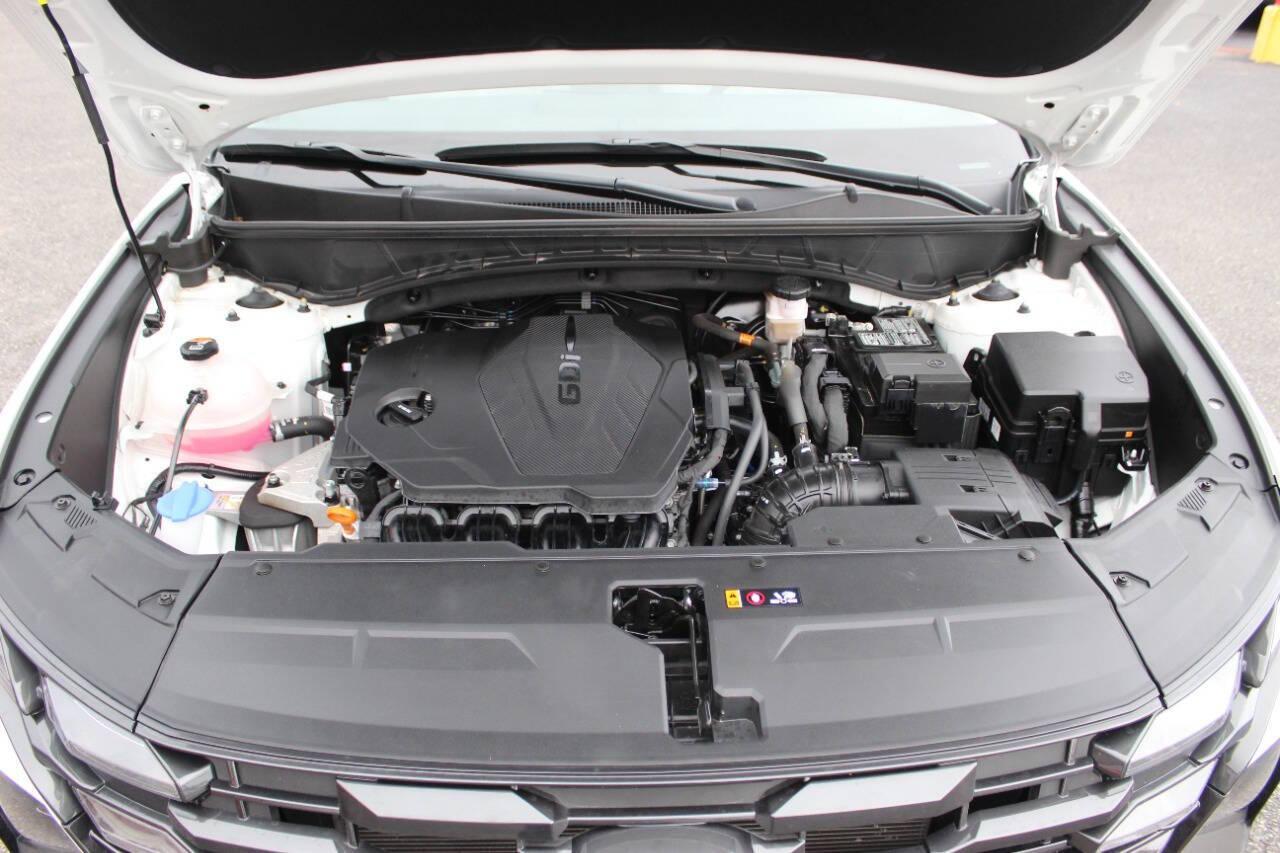 2025 White Hyundai Tucson SEL (5NMJB3DE3SH) with an 2.5L I4 187hp 178ft. lbs. SULEV 2.5L I4 engine, Automatic 8-Speed transmission, located at 4301 NW 39th , Oklahoma City, OK, 73112, (405) 949-5600, 35.512135, -97.598671 - NO DRIVERS LICENCE -NO FULL COVERAGE INSURANCE - NO CREDIT CHECK. COME ON OVER TO SUPERSPORTS, TAKE A LOOK AND TEST DRIVE. PLEASE GIVE US A CALL AT (405) 949-5600. NO LICENCIA DE CONDUCIR - NO SEGURO DE COBERTURA TOTAL - NO VERIFICACION DE CREDITO. VISITENOS EN SUPERSPORTS, MIRE NUESTRO - Photo#7