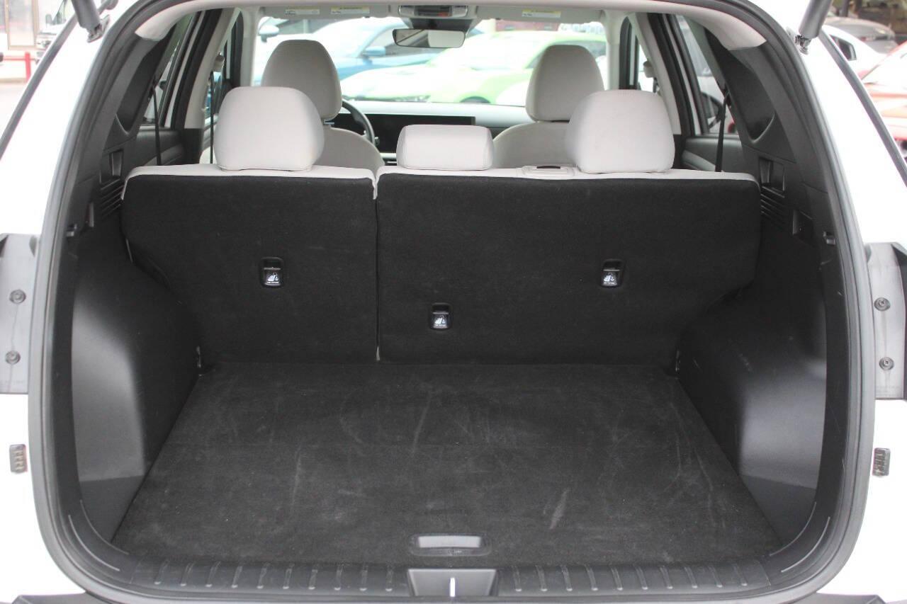 2025 White Hyundai Tucson SEL (5NMJB3DE3SH) with an 2.5L I4 187hp 178ft. lbs. SULEV 2.5L I4 engine, Automatic 8-Speed transmission, located at 4301 NW 39th , Oklahoma City, OK, 73112, (405) 949-5600, 35.512135, -97.598671 - NO DRIVERS LICENCE -NO FULL COVERAGE INSURANCE - NO CREDIT CHECK. COME ON OVER TO SUPERSPORTS, TAKE A LOOK AND TEST DRIVE. PLEASE GIVE US A CALL AT (405) 949-5600. NO LICENCIA DE CONDUCIR - NO SEGURO DE COBERTURA TOTAL - NO VERIFICACION DE CREDITO. VISITENOS EN SUPERSPORTS, MIRE NUESTRO - Photo#13