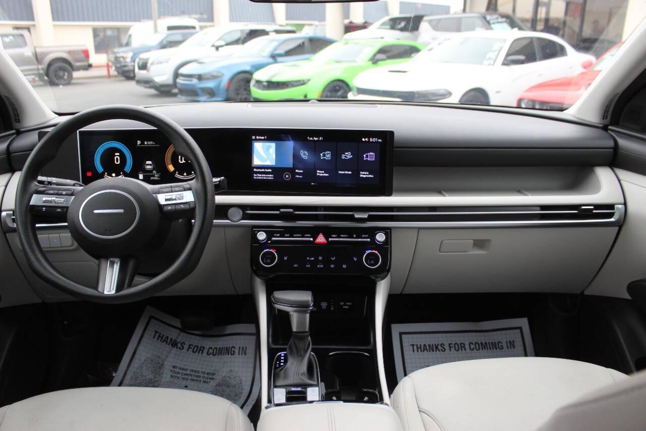 2025 White Hyundai Tucson SEL (5NMJB3DE3SH) with an 2.5L I4 187hp 178ft. lbs. SULEV 2.5L I4 engine, Automatic 8-Speed transmission, located at 4301 NW 39th , Oklahoma City, OK, 73112, (405) 949-5600, 35.512135, -97.598671 - NO DRIVERS LICENCE -NO FULL COVERAGE INSURANCE - NO CREDIT CHECK. COME ON OVER TO SUPERSPORTS, TAKE A LOOK AND TEST DRIVE. PLEASE GIVE US A CALL AT (405) 949-5600. NO LICENCIA DE CONDUCIR - NO SEGURO DE COBERTURA TOTAL - NO VERIFICACION DE CREDITO. VISITENOS EN SUPERSPORTS, MIRE NUESTRO - Photo#18