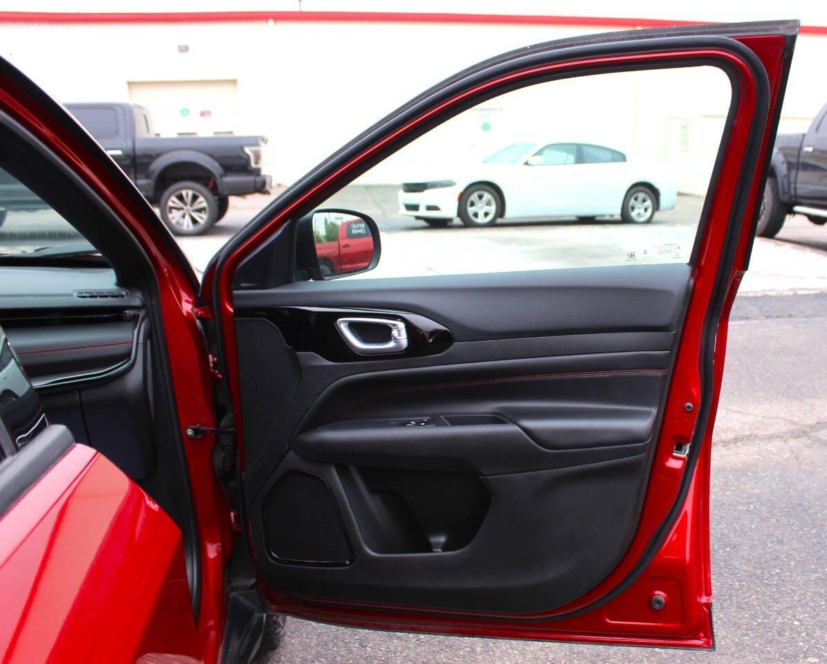 2025 Red Jeep Compass Trailhawk (3C4NJDDN4ST) with an 2.0L Turbo I4 200hp 221ft. lbs. 2.0L I4 engine, Automatic 8-Speed transmission, located at 4301 NW 39th , Oklahoma City, OK, 73112, (405) 949-5600, 35.512135, -97.598671 - NO DRIVERS LICENCE -NO FULL COVERAGE INSURANCE - NO CREDIT CHECK. COME ON OVER TO SUPERSPORTS, TAKE A LOOK AND TEST DRIVE. PLEASE GIVE US A CALL AT (405) 949-5600. NO LICENCIA DE CONDUCIR - NO SEGURO DE COBERTURA TOTAL - NO VERIFICACION DE CREDITO. VISITENOS EN SUPERSPORTS, MIRE NUESTRO - Photo#7