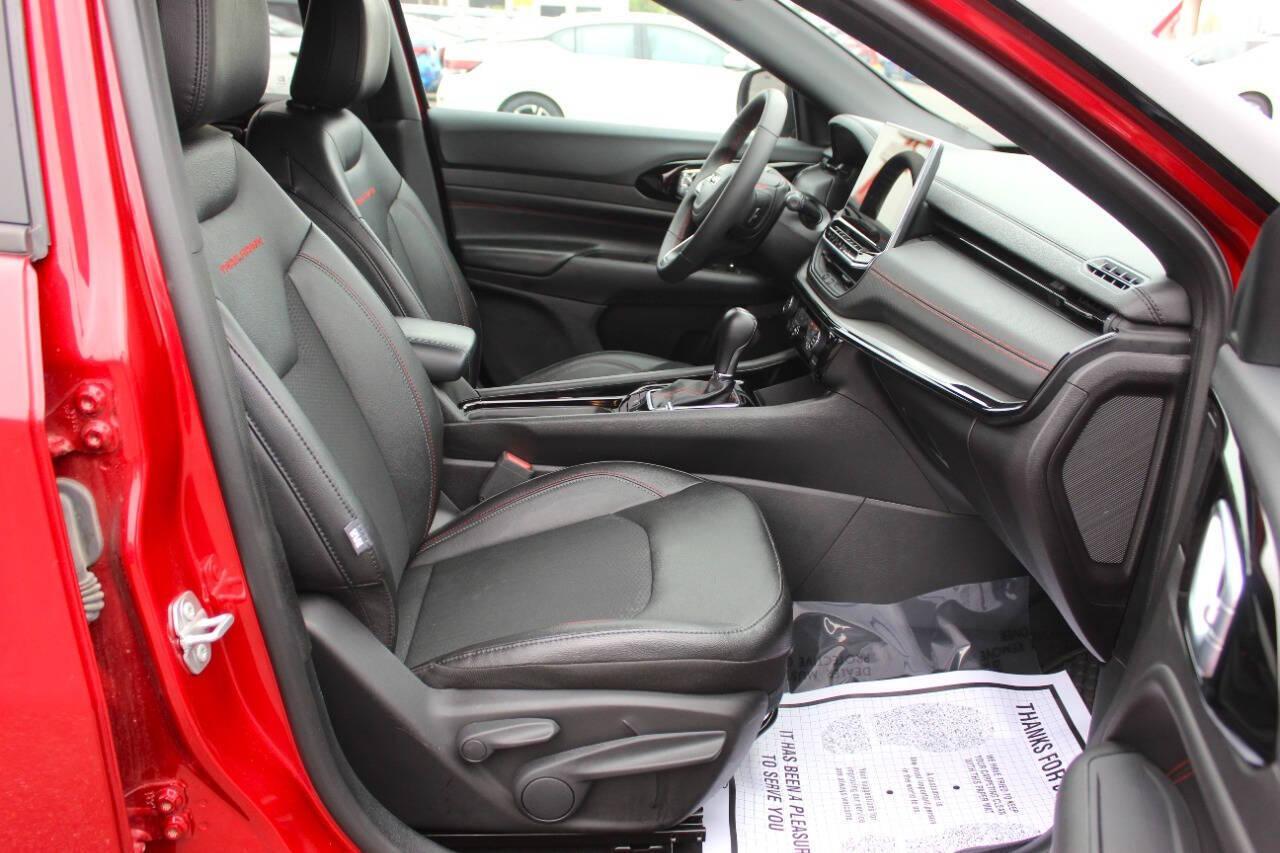 2025 Red Jeep Compass Trailhawk (3C4NJDDN4ST) with an 2.0L Turbo I4 200hp 221ft. lbs. 2.0L I4 engine, Automatic 8-Speed transmission, located at 4301 NW 39th , Oklahoma City, OK, 73112, (405) 949-5600, 35.512135, -97.598671 - NO DRIVERS LICENCE -NO FULL COVERAGE INSURANCE - NO CREDIT CHECK. COME ON OVER TO SUPERSPORTS, TAKE A LOOK AND TEST DRIVE. PLEASE GIVE US A CALL AT (405) 949-5600. NO LICENCIA DE CONDUCIR - NO SEGURO DE COBERTURA TOTAL - NO VERIFICACION DE CREDITO. VISITENOS EN SUPERSPORTS, MIRE NUESTRO - Photo#8