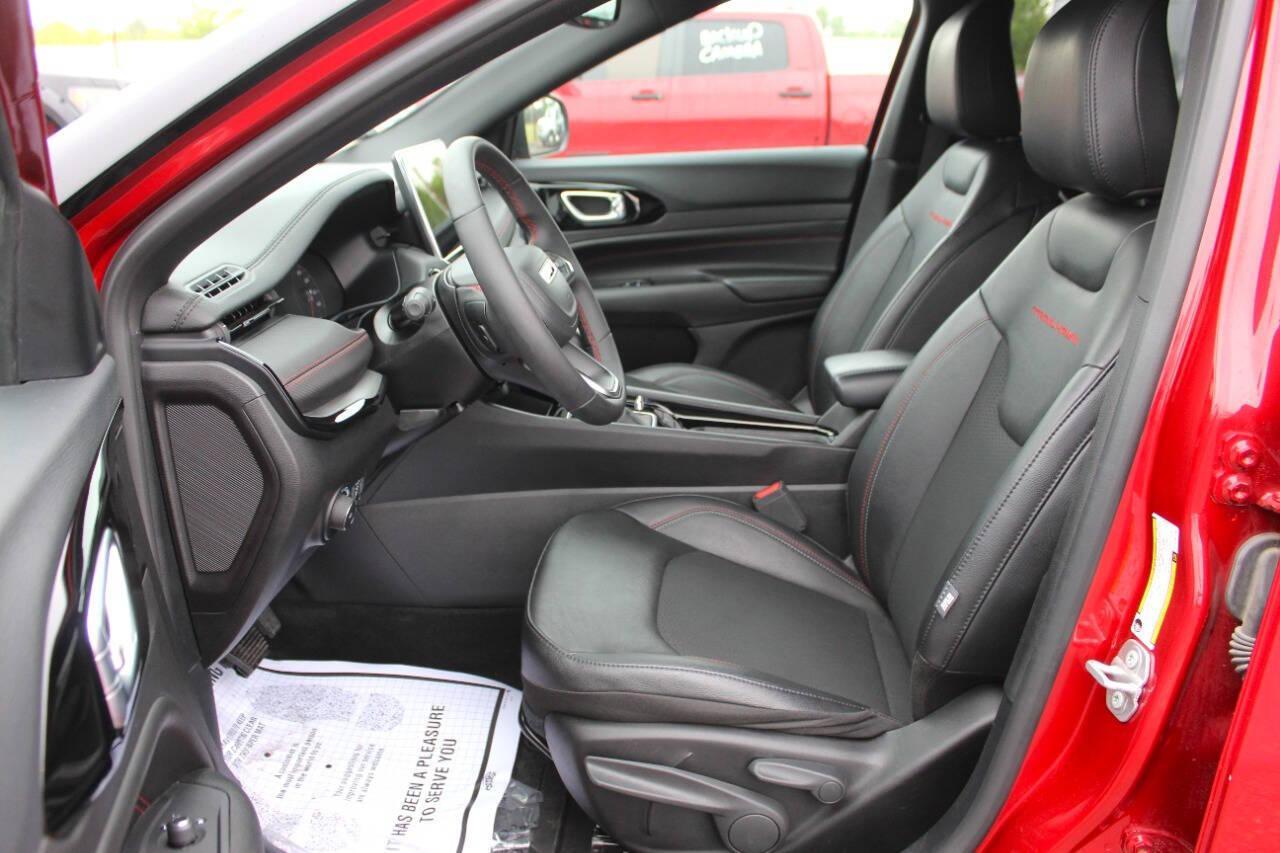 2025 Red Jeep Compass Trailhawk (3C4NJDDN4ST) with an 2.0L Turbo I4 200hp 221ft. lbs. 2.0L I4 engine, Automatic 8-Speed transmission, located at 4301 NW 39th , Oklahoma City, OK, 73112, (405) 949-5600, 35.512135, -97.598671 - NO DRIVERS LICENCE -NO FULL COVERAGE INSURANCE - NO CREDIT CHECK. COME ON OVER TO SUPERSPORTS, TAKE A LOOK AND TEST DRIVE. PLEASE GIVE US A CALL AT (405) 949-5600. NO LICENCIA DE CONDUCIR - NO SEGURO DE COBERTURA TOTAL - NO VERIFICACION DE CREDITO. VISITENOS EN SUPERSPORTS, MIRE NUESTRO - Photo#16