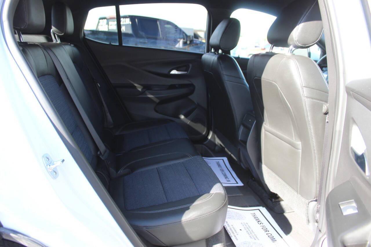 2025 White Buick Envista Preferred (KL47LAEPXSB) with an ECOTEC 1.2L Flex Fuel Turbo I3 137hp 162ft. lbs. 1.2L I3 engine, Automatic 6-Speed transmission, located at 4301 NW 39th , Oklahoma City, OK, 73112, (405) 949-5600, 35.512135, -97.598671 - NO DRIVERS LICENCE -NO FULL COVERAGE INSURANCE - NO CREDIT CHECK. COME ON OVER TO SUPERSPORTS, TAKE A LOOK AND TEST DRIVE. PLEASE GIVE US A CALL AT (405) 949-5600. NO LICENCIA DE CONDUCIR - NO SEGURO DE COBERTURA TOTAL - NO VERIFICACION DE CREDITO. VISITENOS EN SUPERSPORTS, MIRE NUESTRO - Photo#10