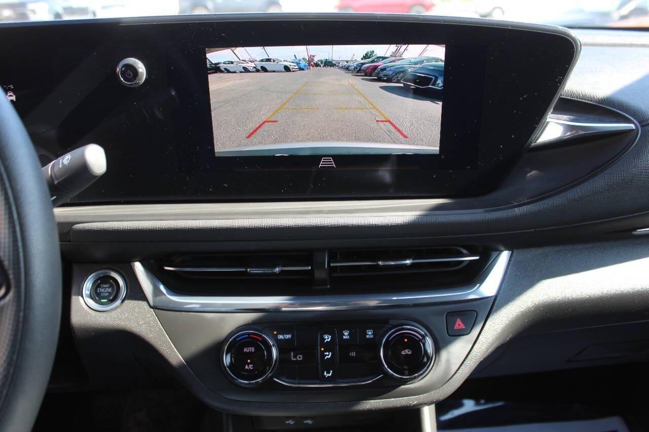 2025 White Buick Envista Preferred (KL47LAEPXSB) with an ECOTEC 1.2L Flex Fuel Turbo I3 137hp 162ft. lbs. 1.2L I3 engine, Automatic 6-Speed transmission, located at 4301 NW 39th , Oklahoma City, OK, 73112, (405) 949-5600, 35.512135, -97.598671 - NO DRIVERS LICENCE -NO FULL COVERAGE INSURANCE - NO CREDIT CHECK. COME ON OVER TO SUPERSPORTS, TAKE A LOOK AND TEST DRIVE. PLEASE GIVE US A CALL AT (405) 949-5600. NO LICENCIA DE CONDUCIR - NO SEGURO DE COBERTURA TOTAL - NO VERIFICACION DE CREDITO. VISITENOS EN SUPERSPORTS, MIRE NUESTRO - Photo#21