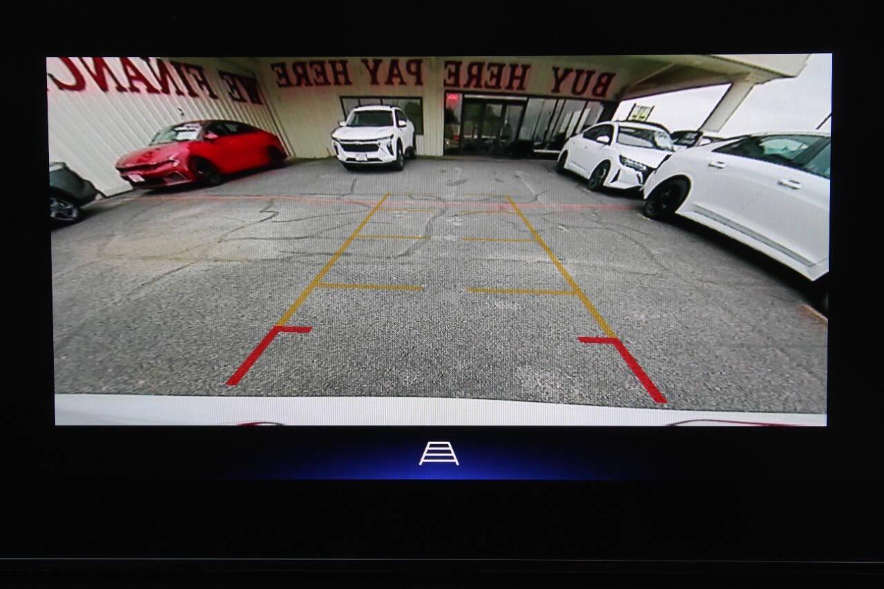 2025 White Chevrolet Trax LT (KL77LHEPXSC) with an ECOTEC 1.2L Flex Fuel Turbo I3 137hp 162ft. lbs. 1.2L I3 engine, Automatic 6-Speed transmission, located at 4301 NW 39th , Oklahoma City, OK, 73112, (405) 949-5600, 35.512135, -97.598671 - NO DRIVERS LICENCE -NO FULL COVERAGE INSURANCE - NO CREDIT CHECK. COME ON OVER TO SUPERSPORTS, TAKE A LOOK AND TEST DRIVE. PLEASE GIVE US A CALL AT (405) 949-5600. NO LICENCIA DE CONDUCIR - NO SEGURO DE COBERTURA TOTAL - NO VERIFICACION DE CREDITO. VISITENOS EN SUPERSPORTS, MIRE NUESTRO - Photo#19