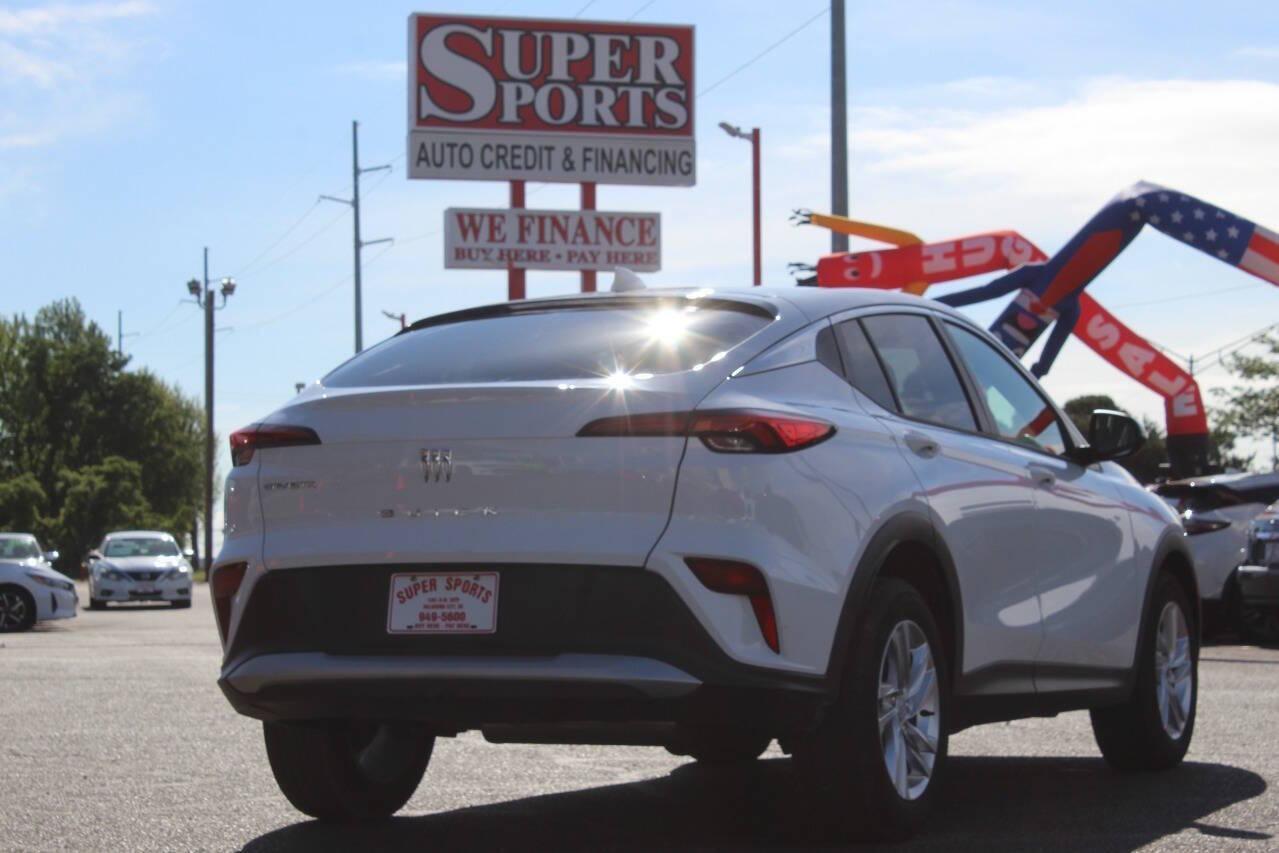 2025 White Buick Envista Preferred (KL47LAEPXSB) with an ECOTEC 1.2L Flex Fuel Turbo I3 137hp 162ft. lbs. 1.2L I3 engine, Automatic 6-Speed transmission, located at 4301 NW 39th , Oklahoma City, OK, 73112, (405) 949-5600, 35.512135, -97.598671 - NO DRIVERS LICENCE -NO FULL COVERAGE INSURANCE - NO CREDIT CHECK. COME ON OVER TO SUPERSPORTS, TAKE A LOOK AND TEST DRIVE. PLEASE GIVE US A CALL AT (405) 949-5600. NO LICENCIA DE CONDUCIR - NO SEGURO DE COBERTURA TOTAL - NO VERIFICACION DE CREDITO. VISITENOS EN SUPERSPORTS, MIRE NUESTRO - Photo#3