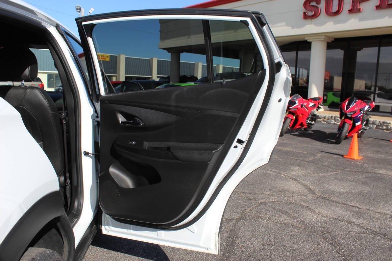 2025 White Buick Envista Preferred (KL47LAEPXSB) with an ECOTEC 1.2L Flex Fuel Turbo I3 137hp 162ft. lbs. 1.2L I3 engine, Automatic 6-Speed transmission, located at 4301 NW 39th , Oklahoma City, OK, 73112, (405) 949-5600, 35.512135, -97.598671 - NO DRIVERS LICENCE -NO FULL COVERAGE INSURANCE - NO CREDIT CHECK. COME ON OVER TO SUPERSPORTS, TAKE A LOOK AND TEST DRIVE. PLEASE GIVE US A CALL AT (405) 949-5600. NO LICENCIA DE CONDUCIR - NO SEGURO DE COBERTURA TOTAL - NO VERIFICACION DE CREDITO. VISITENOS EN SUPERSPORTS, MIRE NUESTRO - Photo#11