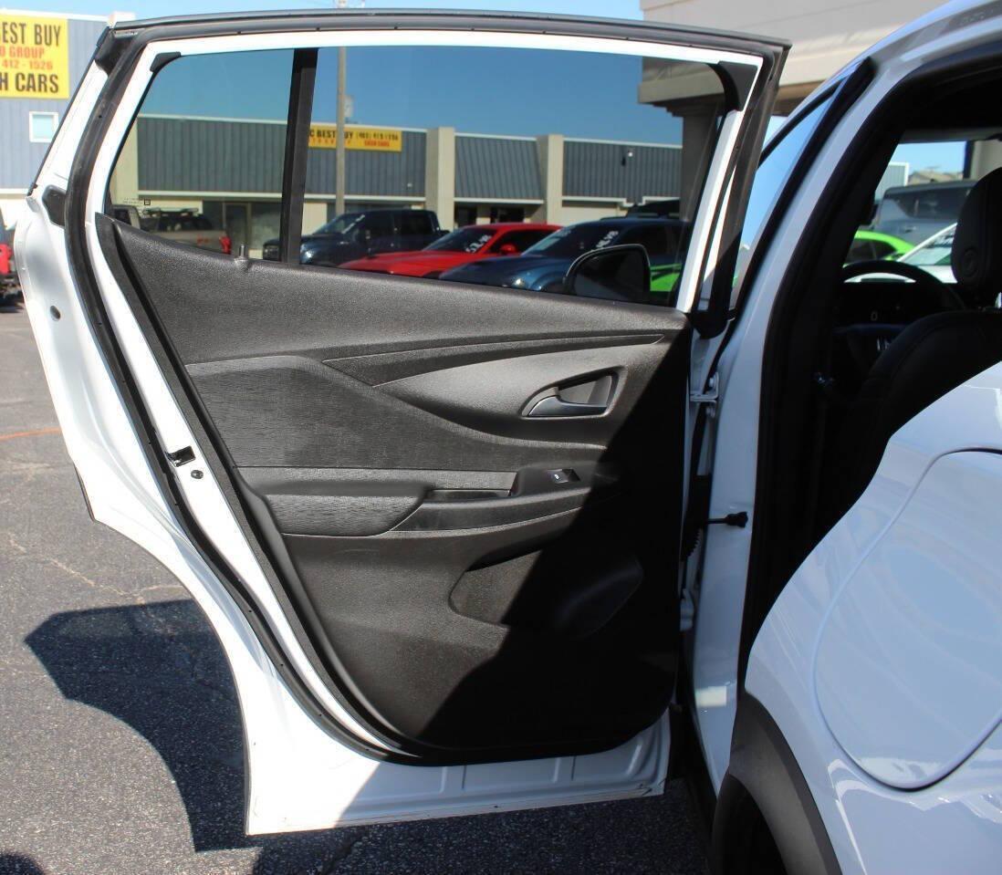 2025 White Buick Envista Preferred (KL47LAEPXSB) with an ECOTEC 1.2L Flex Fuel Turbo I3 137hp 162ft. lbs. 1.2L I3 engine, Automatic 6-Speed transmission, located at 4301 NW 39th , Oklahoma City, OK, 73112, (405) 949-5600, 35.512135, -97.598671 - NO DRIVERS LICENCE -NO FULL COVERAGE INSURANCE - NO CREDIT CHECK. COME ON OVER TO SUPERSPORTS, TAKE A LOOK AND TEST DRIVE. PLEASE GIVE US A CALL AT (405) 949-5600. NO LICENCIA DE CONDUCIR - NO SEGURO DE COBERTURA TOTAL - NO VERIFICACION DE CREDITO. VISITENOS EN SUPERSPORTS, MIRE NUESTRO - Photo#16