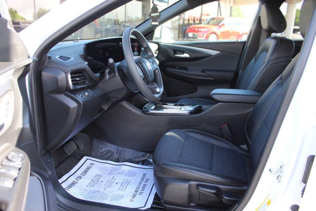 2025 White Buick Envista Preferred (KL47LAEPXSB) with an ECOTEC 1.2L Flex Fuel Turbo I3 137hp 162ft. lbs. 1.2L I3 engine, Automatic 6-Speed transmission, located at 4301 NW 39th , Oklahoma City, OK, 73112, (405) 949-5600, 35.512135, -97.598671 - NO DRIVERS LICENCE -NO FULL COVERAGE INSURANCE - NO CREDIT CHECK. COME ON OVER TO SUPERSPORTS, TAKE A LOOK AND TEST DRIVE. PLEASE GIVE US A CALL AT (405) 949-5600. NO LICENCIA DE CONDUCIR - NO SEGURO DE COBERTURA TOTAL - NO VERIFICACION DE CREDITO. VISITENOS EN SUPERSPORTS, MIRE NUESTRO - Photo#17