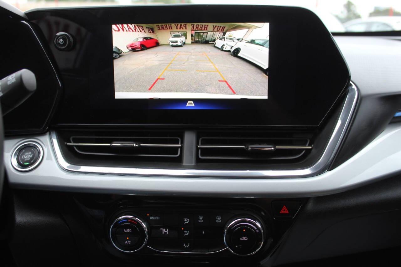 2025 White Chevrolet Trax LT (KL77LHEP1SC) with an ECOTEC 1.2L Flex Fuel Turbo I3 137hp 162ft. lbs. 1.2L I3 engine, Automatic 6-Speed transmission, located at 4301 NW 39th , Oklahoma City, OK, 73112, (405) 949-5600, 35.512135, -97.598671 - NO DRIVERS LICENCE -NO FULL COVERAGE INSURANCE - NO CREDIT CHECK. COME ON OVER TO SUPERSPORTS, TAKE A LOOK AND TEST DRIVE. PLEASE GIVE US A CALL AT (405) 949-5600. NO LICENCIA DE CONDUCIR - NO SEGURO DE COBERTURA TOTAL - NO VERIFICACION DE CREDITO. VISITENOS EN SUPERSPORTS, MIRE NUESTRO - Photo#20