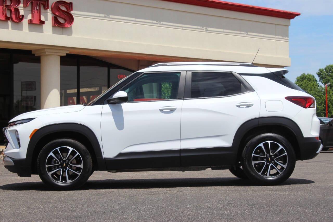 2025 White Chevrolet TrailBlazer LT (KL79MPSL3SB) with an ECOTEC 1.3L Turbo I3 155hp 174ft. lbs. 1.3L I3 engine, CVT transmission, located at 4301 NW 39th , Oklahoma City, OK, 73112, (405) 949-5600, 35.512135, -97.598671 - NO DRIVERS LICENCE -NO FULL COVERAGE INSURANCE - NO CREDIT CHECK. COME ON OVER TO SUPERSPORTS, TAKE A LOOK AND TEST DRIVE. PLEASE GIVE US A CALL AT (405) 949-5600. NO LICENCIA DE CONDUCIR - NO SEGURO DE COBERTURA TOTAL - NO VERIFICACION DE CREDITO. VISITENOS EN SUPERSPORTS, MIRE NUEST - Photo#5