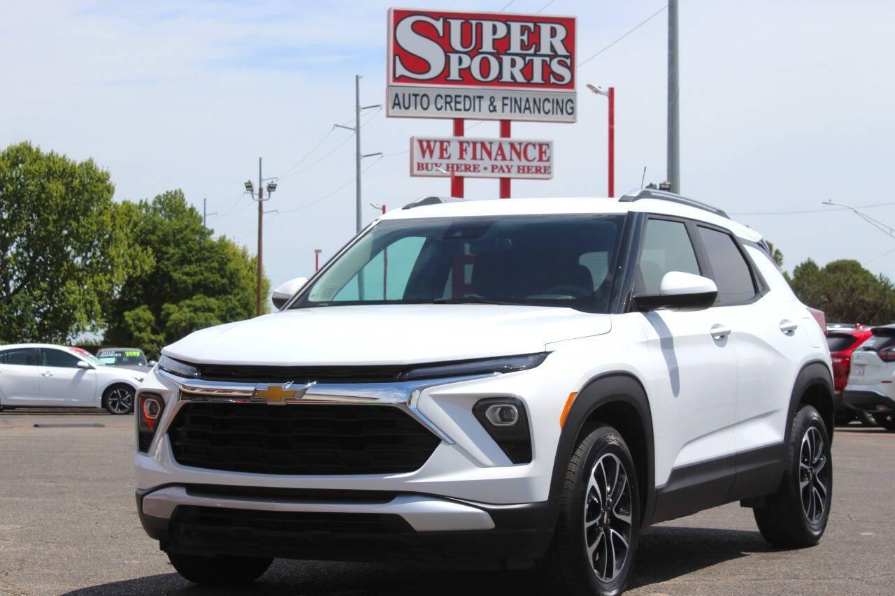 2025 White Chevrolet TrailBlazer LT (KL79MPSL3SB) with an ECOTEC 1.3L Turbo I3 155hp 174ft. lbs. 1.3L I3 engine, CVT transmission, located at 4301 NW 39th , Oklahoma City, OK, 73112, (405) 949-5600, 35.512135, -97.598671 - NO DRIVERS LICENCE -NO FULL COVERAGE INSURANCE - NO CREDIT CHECK. COME ON OVER TO SUPERSPORTS, TAKE A LOOK AND TEST DRIVE. PLEASE GIVE US A CALL AT (405) 949-5600. NO LICENCIA DE CONDUCIR - NO SEGURO DE COBERTURA TOTAL - NO VERIFICACION DE CREDITO. VISITENOS EN SUPERSPORTS, MIRE NUEST - Photo#6