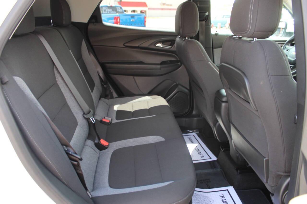 2025 White Chevrolet TrailBlazer LT (KL79MPSL3SB) with an ECOTEC 1.3L Turbo I3 155hp 174ft. lbs. 1.3L I3 engine, CVT transmission, located at 4301 NW 39th , Oklahoma City, OK, 73112, (405) 949-5600, 35.512135, -97.598671 - NO DRIVERS LICENCE -NO FULL COVERAGE INSURANCE - NO CREDIT CHECK. COME ON OVER TO SUPERSPORTS, TAKE A LOOK AND TEST DRIVE. PLEASE GIVE US A CALL AT (405) 949-5600. NO LICENCIA DE CONDUCIR - NO SEGURO DE COBERTURA TOTAL - NO VERIFICACION DE CREDITO. VISITENOS EN SUPERSPORTS, MIRE NUEST - Photo#10
