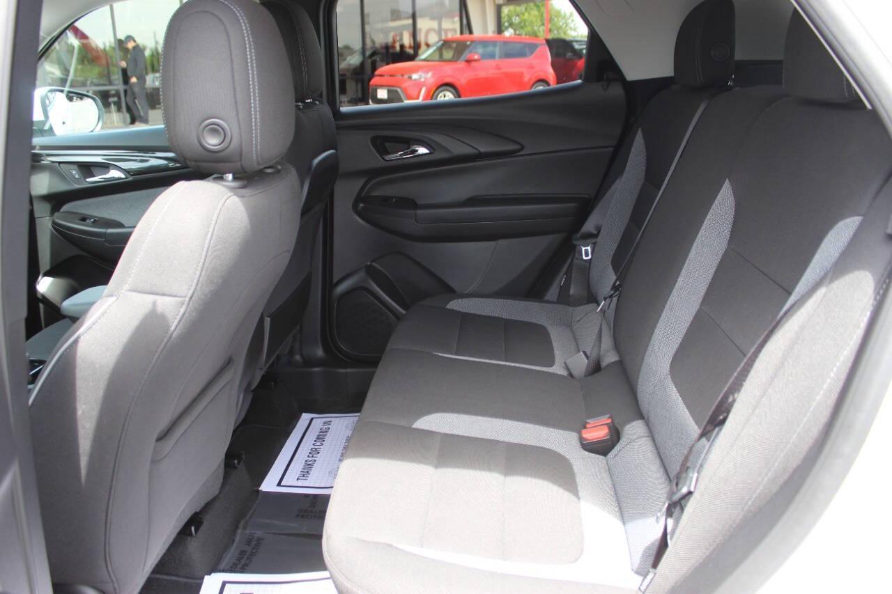 2025 White Chevrolet TrailBlazer LT (KL79MPSL3SB) with an ECOTEC 1.3L Turbo I3 155hp 174ft. lbs. 1.3L I3 engine, CVT transmission, located at 4301 NW 39th , Oklahoma City, OK, 73112, (405) 949-5600, 35.512135, -97.598671 - NO DRIVERS LICENCE -NO FULL COVERAGE INSURANCE - NO CREDIT CHECK. COME ON OVER TO SUPERSPORTS, TAKE A LOOK AND TEST DRIVE. PLEASE GIVE US A CALL AT (405) 949-5600. NO LICENCIA DE CONDUCIR - NO SEGURO DE COBERTURA TOTAL - NO VERIFICACION DE CREDITO. VISITENOS EN SUPERSPORTS, MIRE NUEST - Photo#14