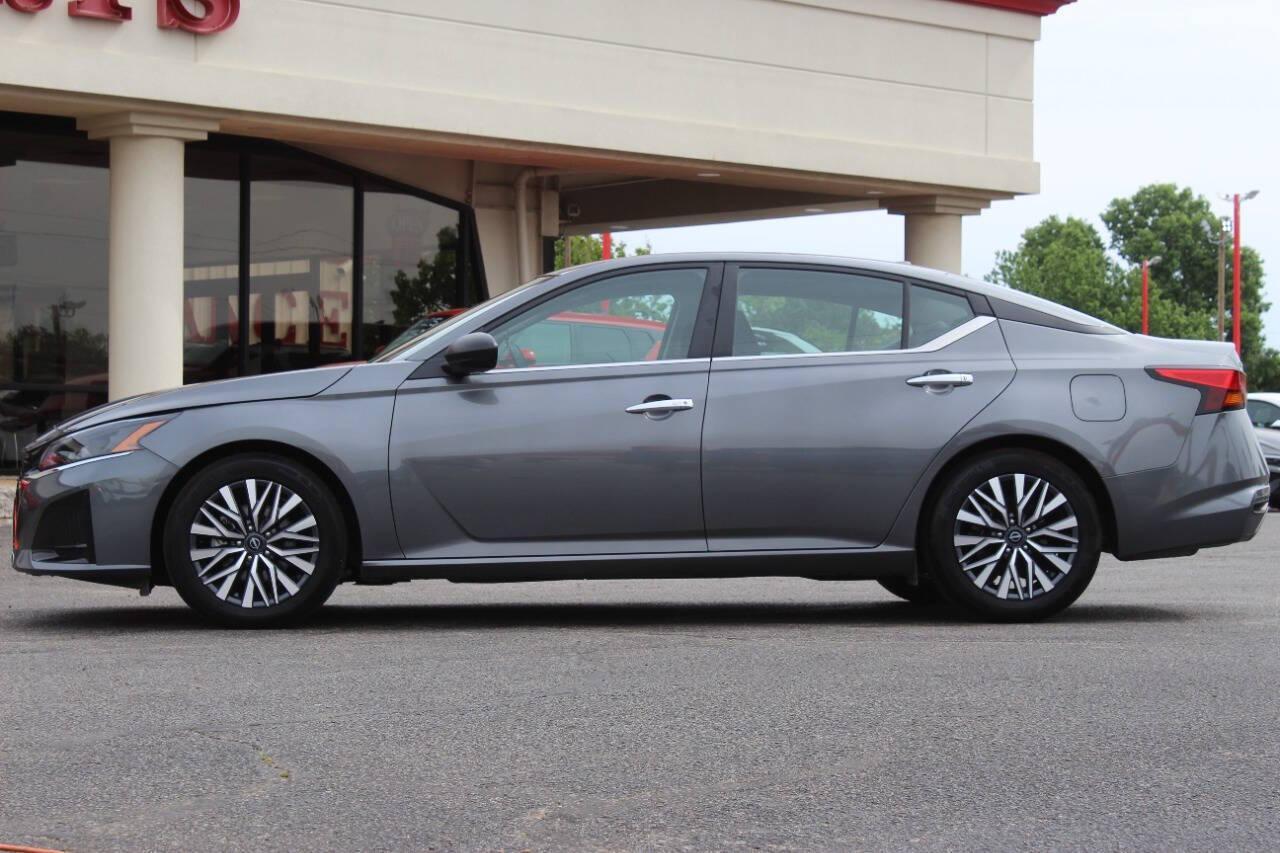 2025 Gray Nissan Altima 2.5 SV (1N4BL4DV5SN) with an 2.5L I4 188hp 180ft. lbs. 2.5L I4 engine, CVT transmission, located at 4301 NW 39th , Oklahoma City, OK, 73112, (405) 949-5600, 35.512135, -97.598671 - NO DRIVERS LICENCE -NO FULL COVERAGE INSURANCE - NO CREDIT CHECK. COME ON OVER TO SUPERSPORTS, TAKE A LOOK AND TEST DRIVE. PLEASE GIVE US A CALL AT (405) 949-5600. NO LICENCIA DE CONDUCIR - NO SEGURO DE COBERTURA TOTAL - NO VERIFICACION DE CREDITO. VISITENOS EN SUPERSPORTS, MIRE NUESTRO - Photo#3