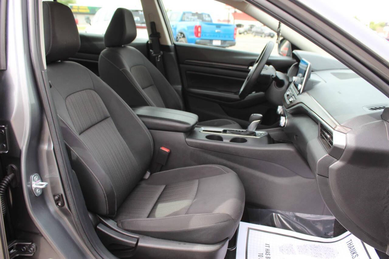 2025 Gray Nissan Altima 2.5 SV (1N4BL4DV5SN) with an 2.5L I4 188hp 180ft. lbs. 2.5L I4 engine, CVT transmission, located at 4301 NW 39th , Oklahoma City, OK, 73112, (405) 949-5600, 35.512135, -97.598671 - NO DRIVERS LICENCE -NO FULL COVERAGE INSURANCE - NO CREDIT CHECK. COME ON OVER TO SUPERSPORTS, TAKE A LOOK AND TEST DRIVE. PLEASE GIVE US A CALL AT (405) 949-5600. NO LICENCIA DE CONDUCIR - NO SEGURO DE COBERTURA TOTAL - NO VERIFICACION DE CREDITO. VISITENOS EN SUPERSPORTS, MIRE NUESTRO - Photo#6