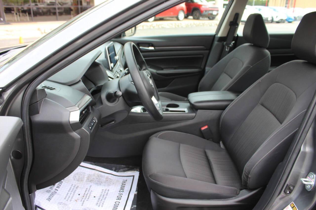 2025 Gray Nissan Altima 2.5 SV (1N4BL4DV5SN) with an 2.5L I4 188hp 180ft. lbs. 2.5L I4 engine, CVT transmission, located at 4301 NW 39th , Oklahoma City, OK, 73112, (405) 949-5600, 35.512135, -97.598671 - NO DRIVERS LICENCE -NO FULL COVERAGE INSURANCE - NO CREDIT CHECK. COME ON OVER TO SUPERSPORTS, TAKE A LOOK AND TEST DRIVE. PLEASE GIVE US A CALL AT (405) 949-5600. NO LICENCIA DE CONDUCIR - NO SEGURO DE COBERTURA TOTAL - NO VERIFICACION DE CREDITO. VISITENOS EN SUPERSPORTS, MIRE NUESTRO - Photo#14