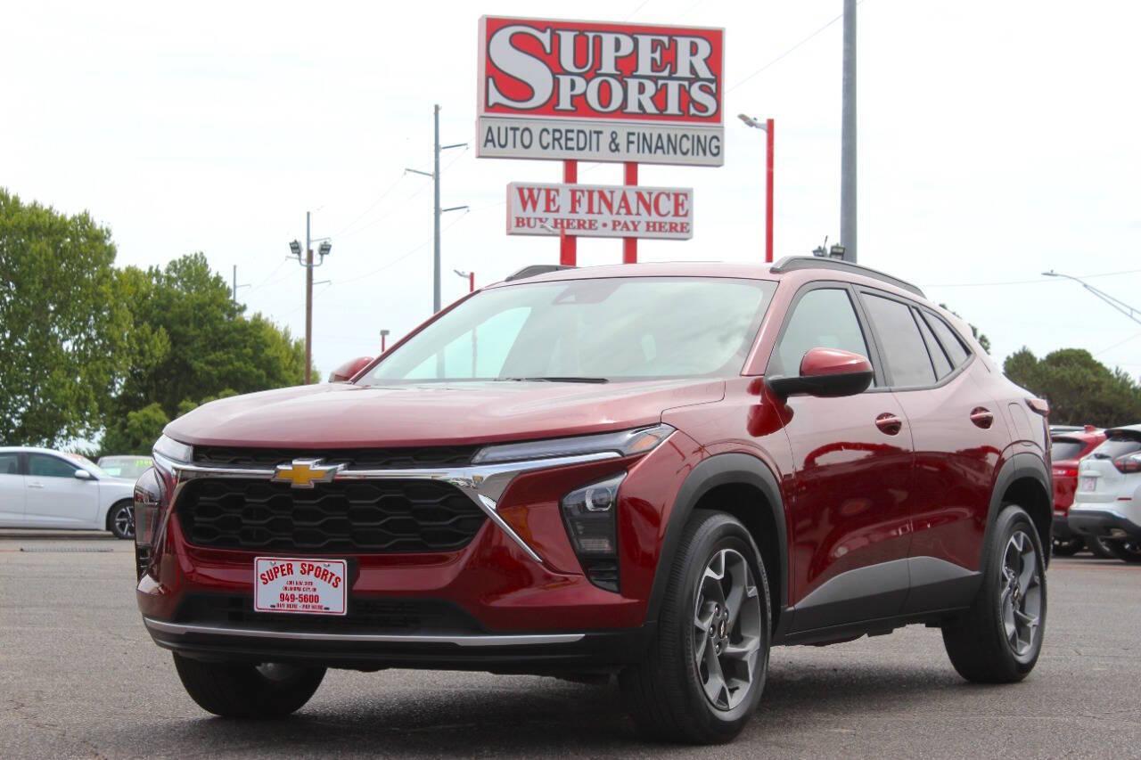 2025 Red Chevrolet Trax LT (KL77LHEP4SC) with an ECOTEC 1.2L Flex Fuel Turbo I3 137hp 162ft. lbs. 1.2L I3 engine, Automatic 6-Speed transmission, located at 4301 NW 39th , Oklahoma City, OK, 73112, (405) 949-5600, 35.512135, -97.598671 - NO DRIVERS LICENCE -NO FULL COVERAGE INSURANCE - NO CREDIT CHECK. COME ON OVER TO SUPERSPORTS, TAKE A LOOK AND TEST DRIVE. PLEASE GIVE US A CALL AT (405) 949-5600. NO LICENCIA DE CONDUCIR - NO SEGURO DE COBERTURA TOTAL - NO VERIFICACION DE CREDITO. VISITENOS EN SUPERSPORTS, MIRE NUESTRO - Photo#6