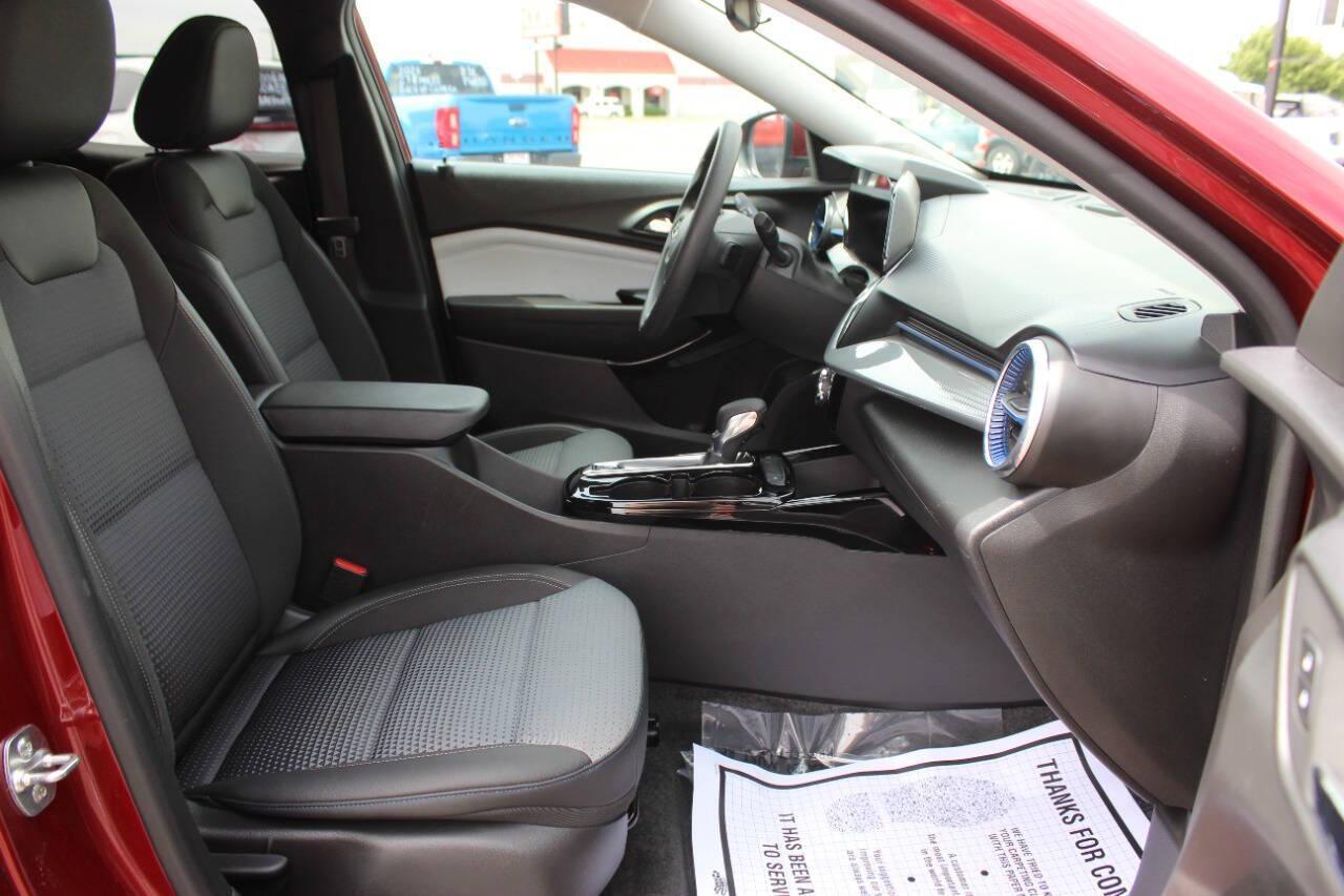 2025 Red Chevrolet Trax LT (KL77LHEP4SC) with an ECOTEC 1.2L Flex Fuel Turbo I3 137hp 162ft. lbs. 1.2L I3 engine, Automatic 6-Speed transmission, located at 4301 NW 39th , Oklahoma City, OK, 73112, (405) 949-5600, 35.512135, -97.598671 - NO DRIVERS LICENCE -NO FULL COVERAGE INSURANCE - NO CREDIT CHECK. COME ON OVER TO SUPERSPORTS, TAKE A LOOK AND TEST DRIVE. PLEASE GIVE US A CALL AT (405) 949-5600. NO LICENCIA DE CONDUCIR - NO SEGURO DE COBERTURA TOTAL - NO VERIFICACION DE CREDITO. VISITENOS EN SUPERSPORTS, MIRE NUESTRO - Photo#8