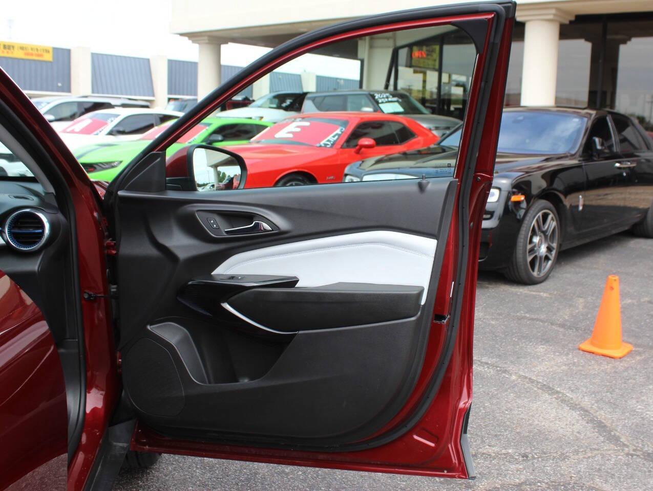 2025 Red Chevrolet Trax LT (KL77LHEP4SC) with an ECOTEC 1.2L Flex Fuel Turbo I3 137hp 162ft. lbs. 1.2L I3 engine, Automatic 6-Speed transmission, located at 4301 NW 39th , Oklahoma City, OK, 73112, (405) 949-5600, 35.512135, -97.598671 - NO DRIVERS LICENCE -NO FULL COVERAGE INSURANCE - NO CREDIT CHECK. COME ON OVER TO SUPERSPORTS, TAKE A LOOK AND TEST DRIVE. PLEASE GIVE US A CALL AT (405) 949-5600. NO LICENCIA DE CONDUCIR - NO SEGURO DE COBERTURA TOTAL - NO VERIFICACION DE CREDITO. VISITENOS EN SUPERSPORTS, MIRE NUESTRO - Photo#9