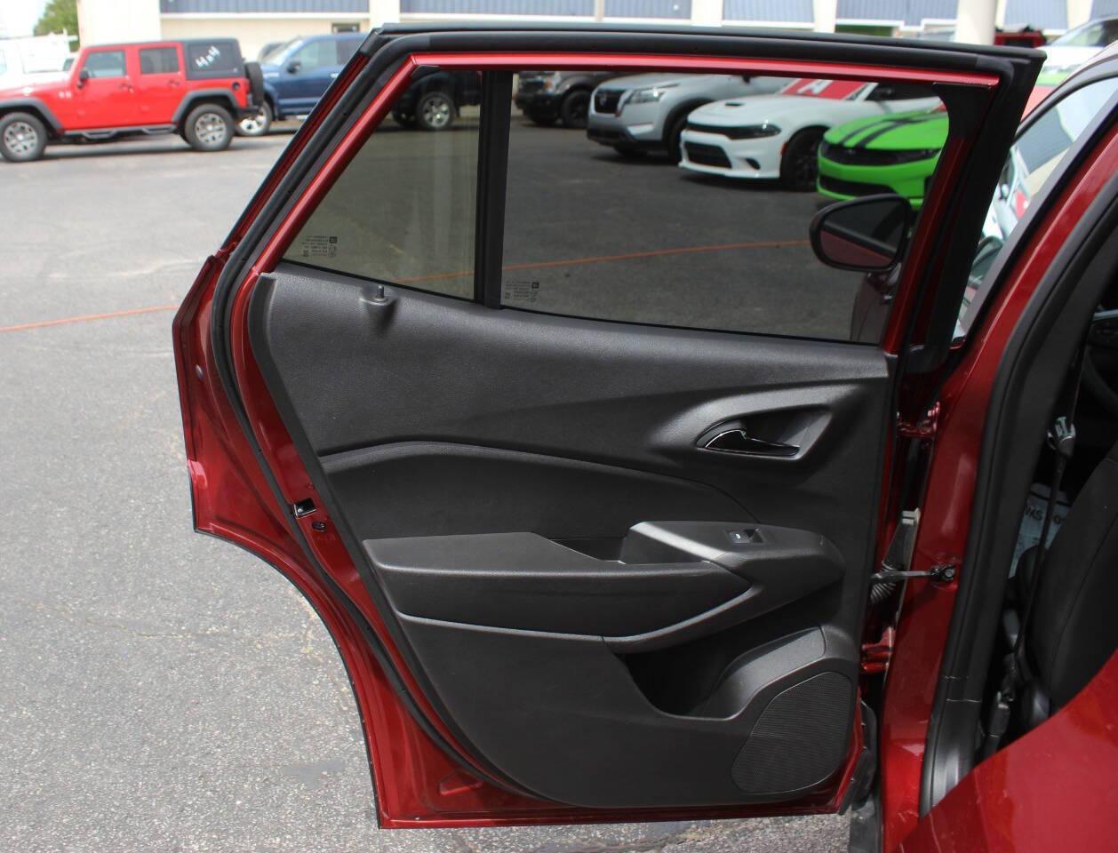 2025 Red Chevrolet Trax LT (KL77LHEP4SC) with an ECOTEC 1.2L Flex Fuel Turbo I3 137hp 162ft. lbs. 1.2L I3 engine, Automatic 6-Speed transmission, located at 4301 NW 39th , Oklahoma City, OK, 73112, (405) 949-5600, 35.512135, -97.598671 - NO DRIVERS LICENCE -NO FULL COVERAGE INSURANCE - NO CREDIT CHECK. COME ON OVER TO SUPERSPORTS, TAKE A LOOK AND TEST DRIVE. PLEASE GIVE US A CALL AT (405) 949-5600. NO LICENCIA DE CONDUCIR - NO SEGURO DE COBERTURA TOTAL - NO VERIFICACION DE CREDITO. VISITENOS EN SUPERSPORTS, MIRE NUESTRO - Photo#15