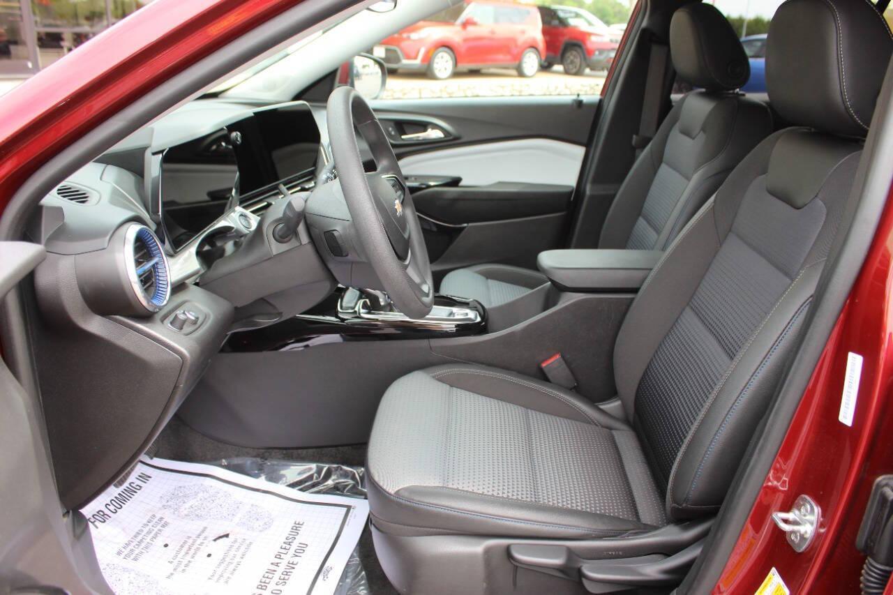2025 Red Chevrolet Trax LT (KL77LHEP4SC) with an ECOTEC 1.2L Flex Fuel Turbo I3 137hp 162ft. lbs. 1.2L I3 engine, Automatic 6-Speed transmission, located at 4301 NW 39th , Oklahoma City, OK, 73112, (405) 949-5600, 35.512135, -97.598671 - NO DRIVERS LICENCE -NO FULL COVERAGE INSURANCE - NO CREDIT CHECK. COME ON OVER TO SUPERSPORTS, TAKE A LOOK AND TEST DRIVE. PLEASE GIVE US A CALL AT (405) 949-5600. NO LICENCIA DE CONDUCIR - NO SEGURO DE COBERTURA TOTAL - NO VERIFICACION DE CREDITO. VISITENOS EN SUPERSPORTS, MIRE NUESTRO - Photo#16