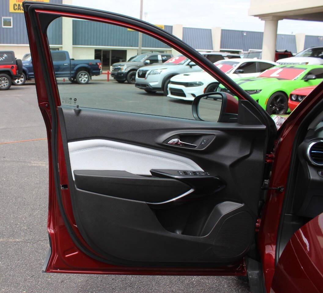 2025 Red Chevrolet Trax LT (KL77LHEP4SC) with an ECOTEC 1.2L Flex Fuel Turbo I3 137hp 162ft. lbs. 1.2L I3 engine, Automatic 6-Speed transmission, located at 4301 NW 39th , Oklahoma City, OK, 73112, (405) 949-5600, 35.512135, -97.598671 - NO DRIVERS LICENCE -NO FULL COVERAGE INSURANCE - NO CREDIT CHECK. COME ON OVER TO SUPERSPORTS, TAKE A LOOK AND TEST DRIVE. PLEASE GIVE US A CALL AT (405) 949-5600. NO LICENCIA DE CONDUCIR - NO SEGURO DE COBERTURA TOTAL - NO VERIFICACION DE CREDITO. VISITENOS EN SUPERSPORTS, MIRE NUESTRO - Photo#17