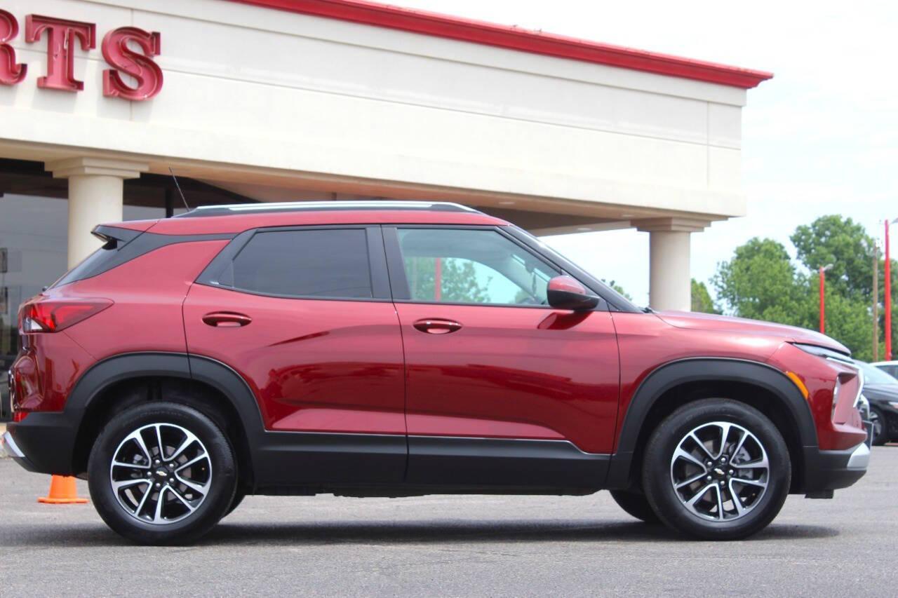 2025 Maroon Chevrolet TrailBlazer LT AWD (KL79MRSL4SB) with an ECOTEC 1.3L Turbo I3 155hp 174ft. lbs. 1.3L I3 engine, Automatic 9-Speed transmission, located at 4301 NW 39th , Oklahoma City, OK, 73112, (405) 949-5600, 35.512135, -97.598671 - NO DRIVERS LICENCE -NO FULL COVERAGE INSURANCE - NO CREDIT CHECK. COME ON OVER TO SUPERSPORTS, TAKE A LOOK AND TEST DRIVE. PLEASE GIVE US A CALL AT (405) 949-5600. NO LICENCIA DE CONDUCIR - NO SEGURO DE COBERTURA TOTAL - NO VERIFICACION DE CREDITO. VISITENOS EN SUPERSPORTS, MIRE NUESTRO - Photo#2