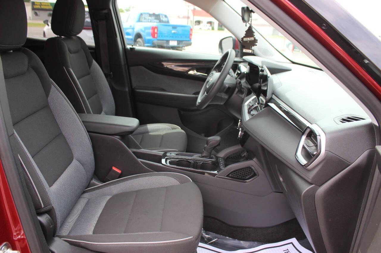 2025 Maroon Chevrolet TrailBlazer LT AWD (KL79MRSL4SB) with an ECOTEC 1.3L Turbo I3 155hp 174ft. lbs. 1.3L I3 engine, Automatic 9-Speed transmission, located at 4301 NW 39th , Oklahoma City, OK, 73112, (405) 949-5600, 35.512135, -97.598671 - NO DRIVERS LICENCE -NO FULL COVERAGE INSURANCE - NO CREDIT CHECK. COME ON OVER TO SUPERSPORTS, TAKE A LOOK AND TEST DRIVE. PLEASE GIVE US A CALL AT (405) 949-5600. NO LICENCIA DE CONDUCIR - NO SEGURO DE COBERTURA TOTAL - NO VERIFICACION DE CREDITO. VISITENOS EN SUPERSPORTS, MIRE NUESTRO - Photo#8